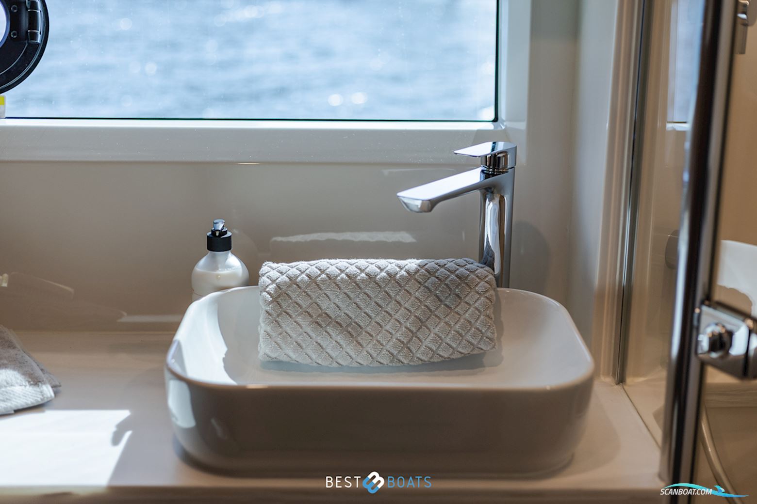 Riviera 4600 SPORT YACHT-PLATINUM EDITION