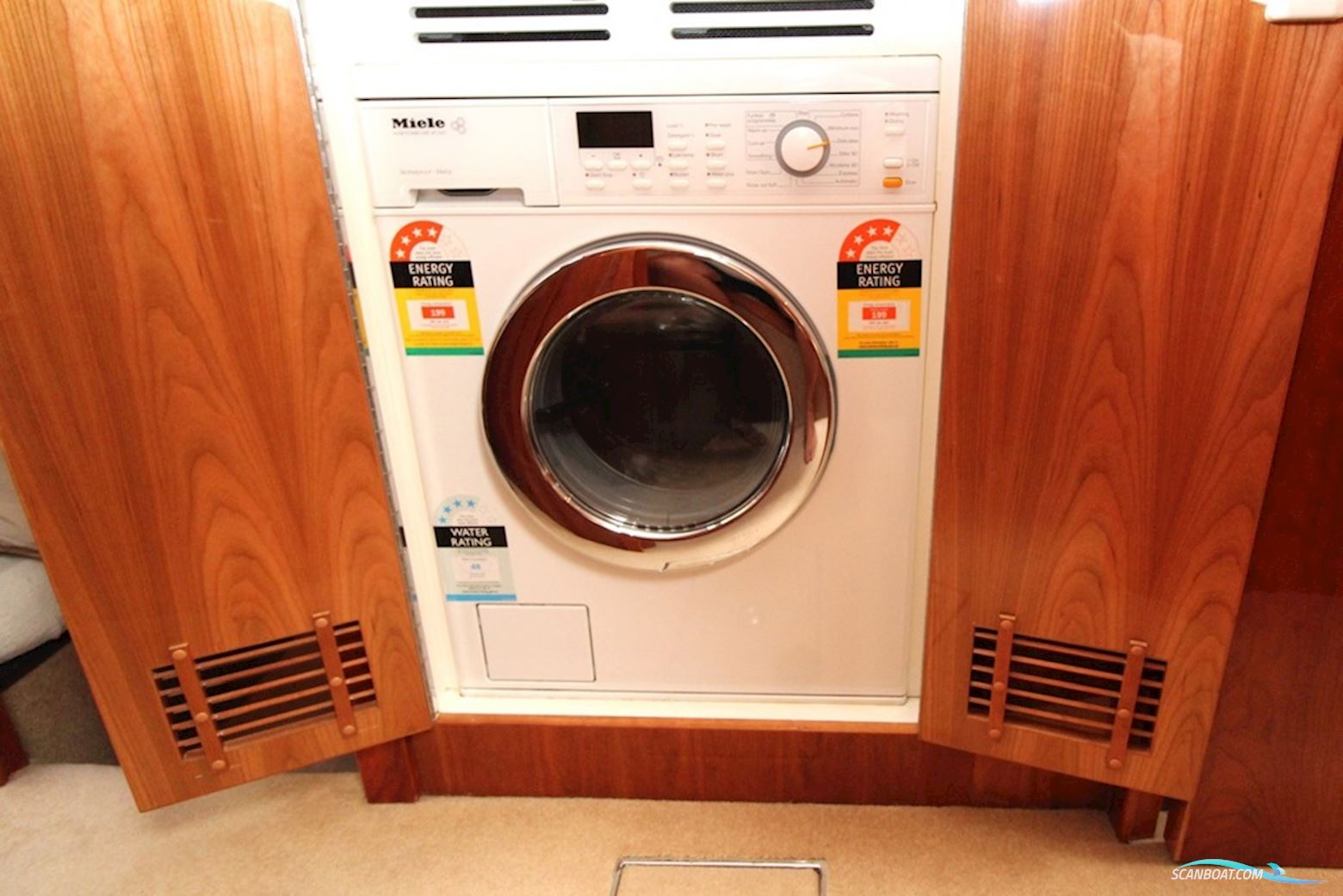 Rivièra 4700 Sport Yacht