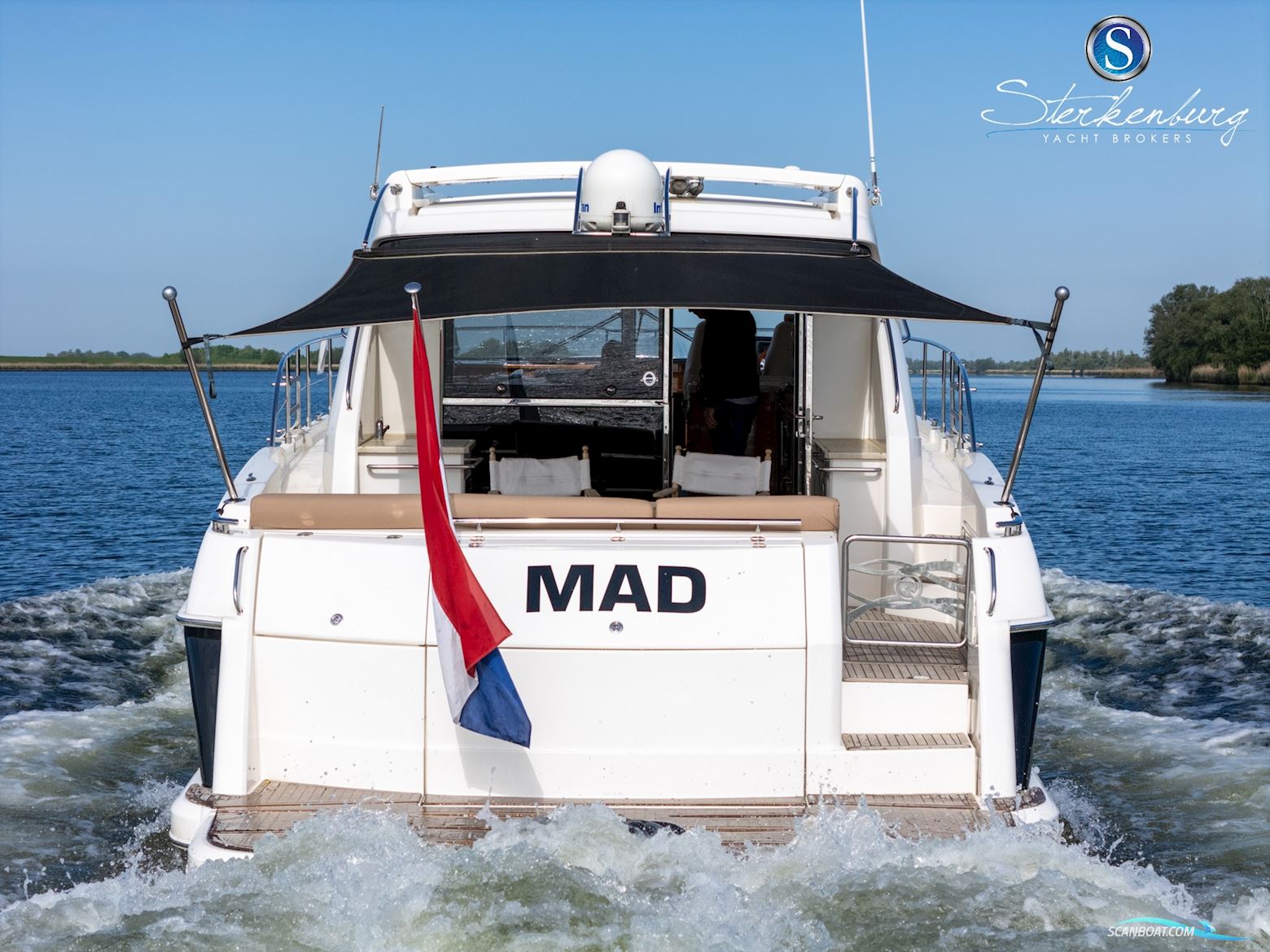 Rivièra 4700 Sport Yacht
