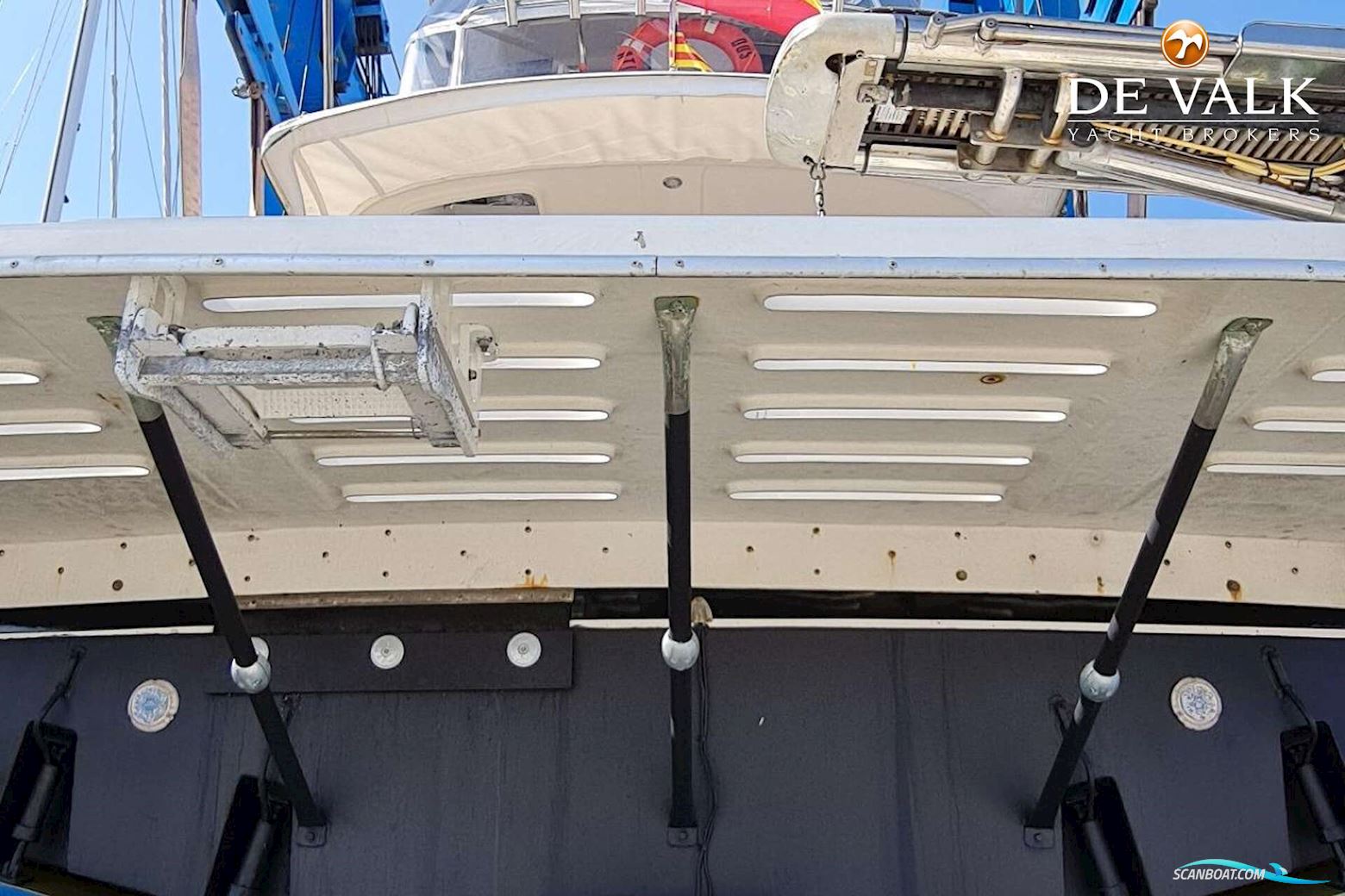 Riviera 48 Flybridge