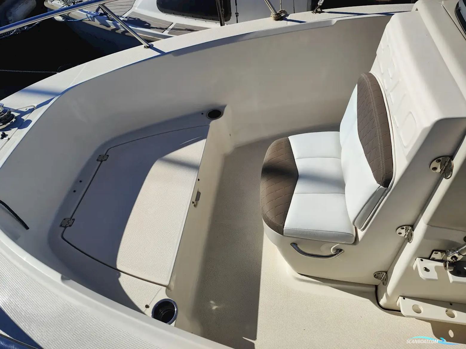 Robalo R 180
