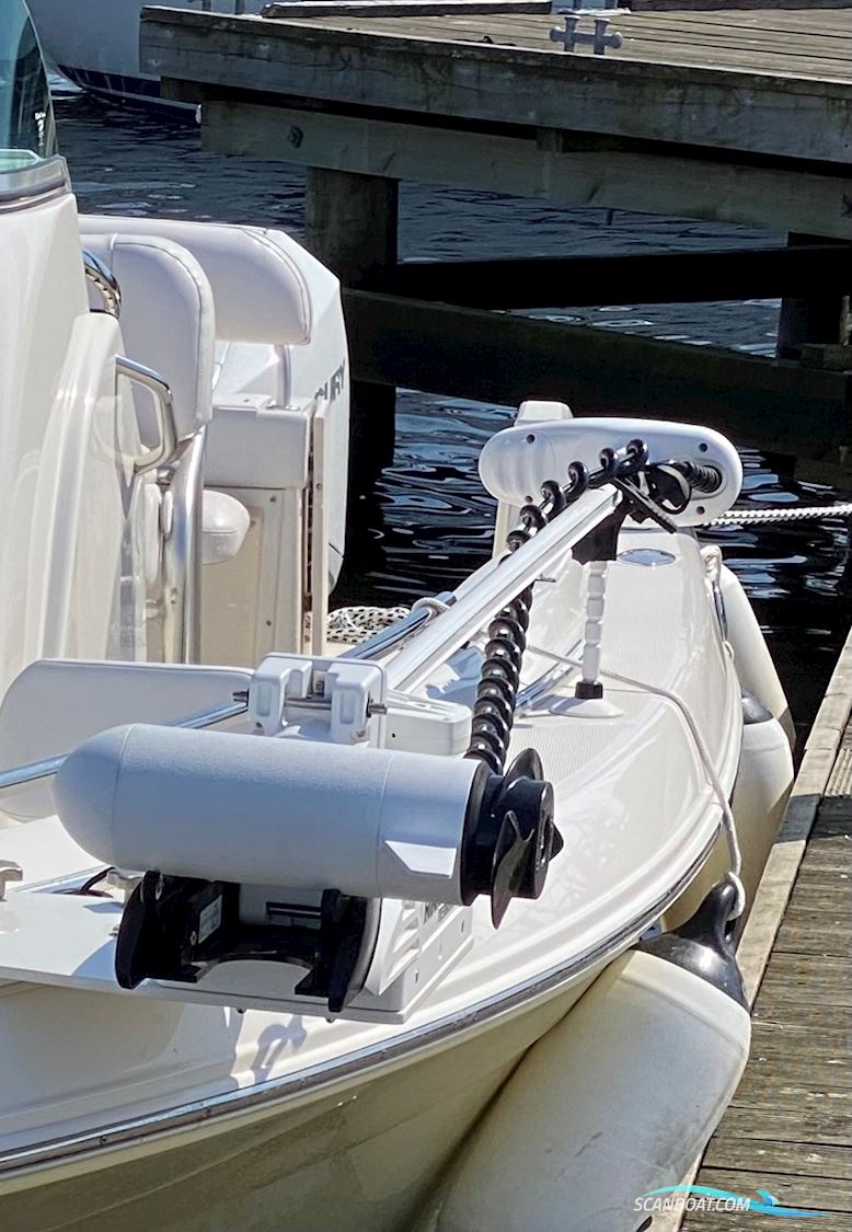 Robalo R260 (CE/B)