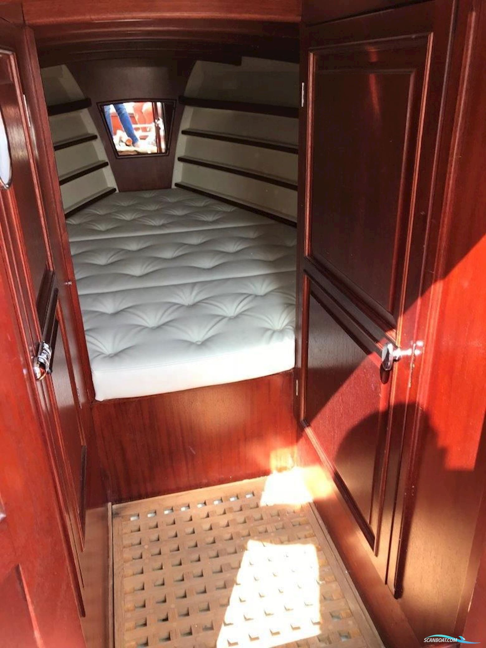 Royal Craft Dolvik 32 Runabout