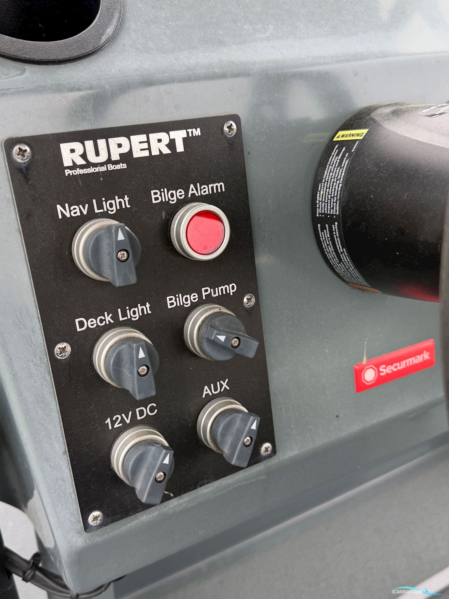 Rupert R8