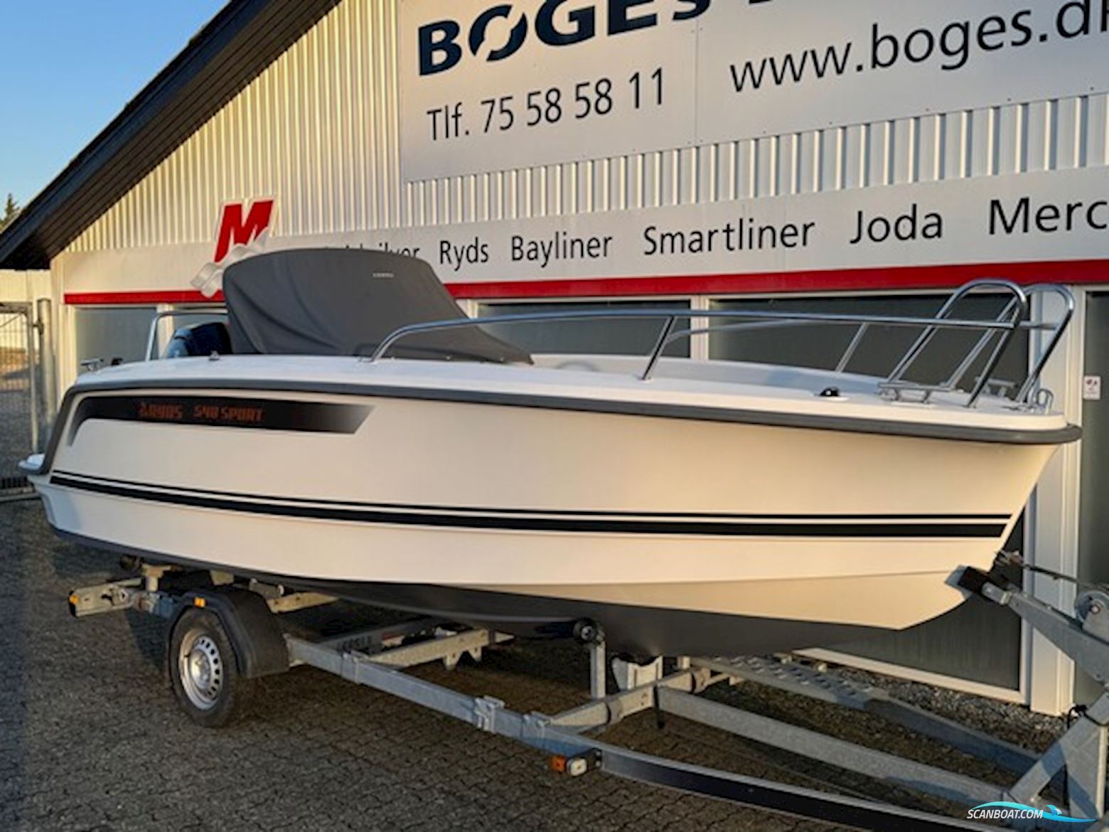 Ryds 548 Sport med F100 Mercury-EFI 4 takt 2,1L og 1000 kg Brenderup bådtrailer