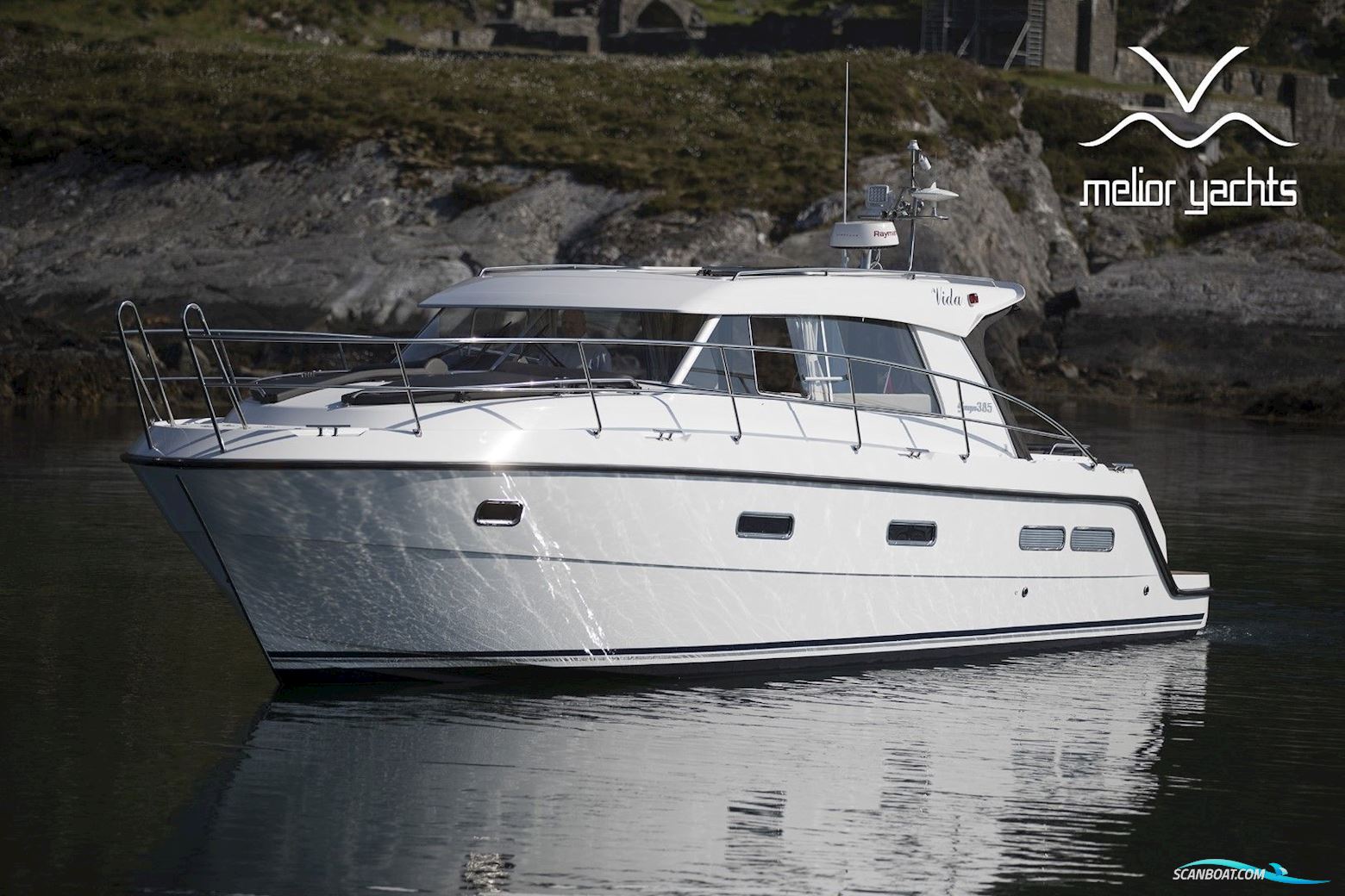 Saga 385 - Edition Walnut Interior