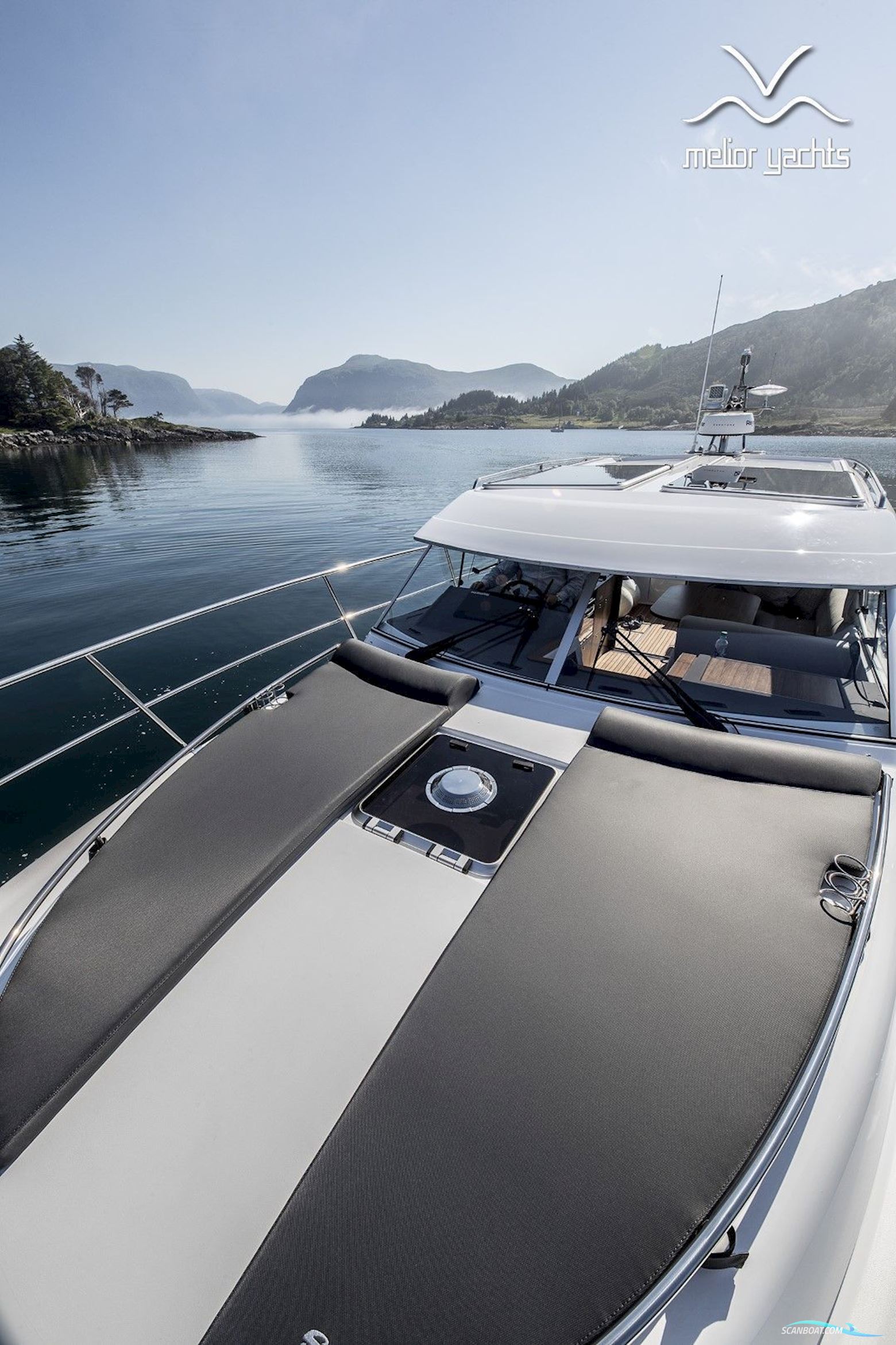 Saga 385 - Edition Walnut Interior