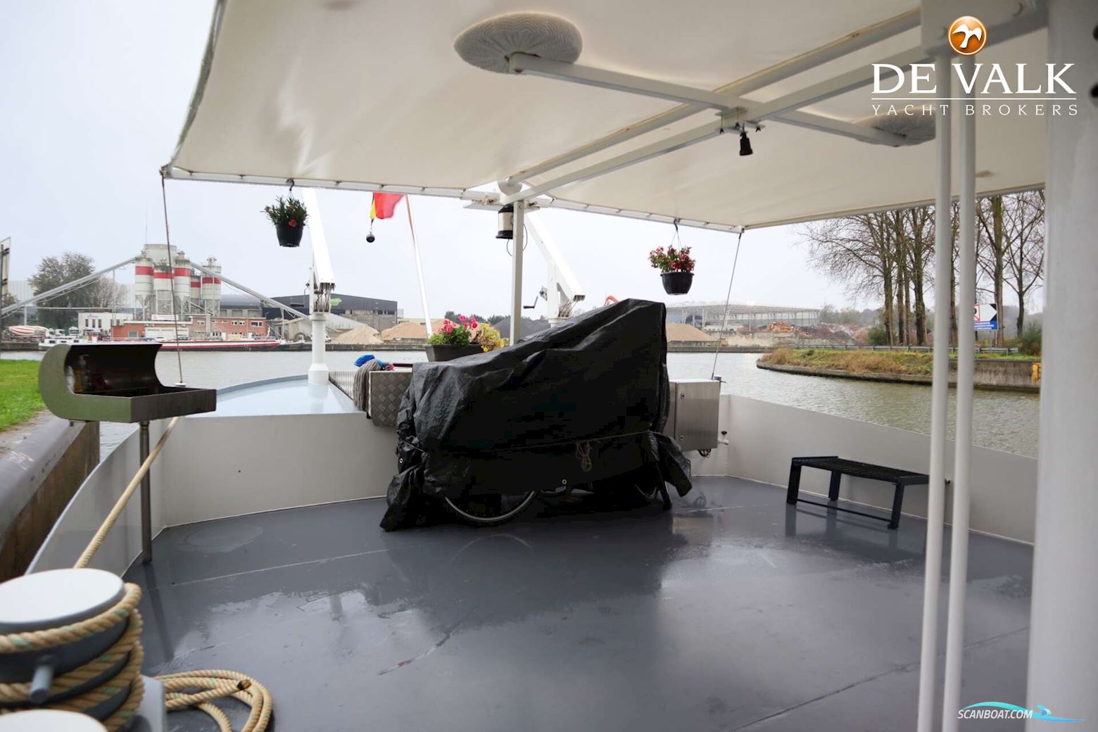 Sailing Houseboat 32M
