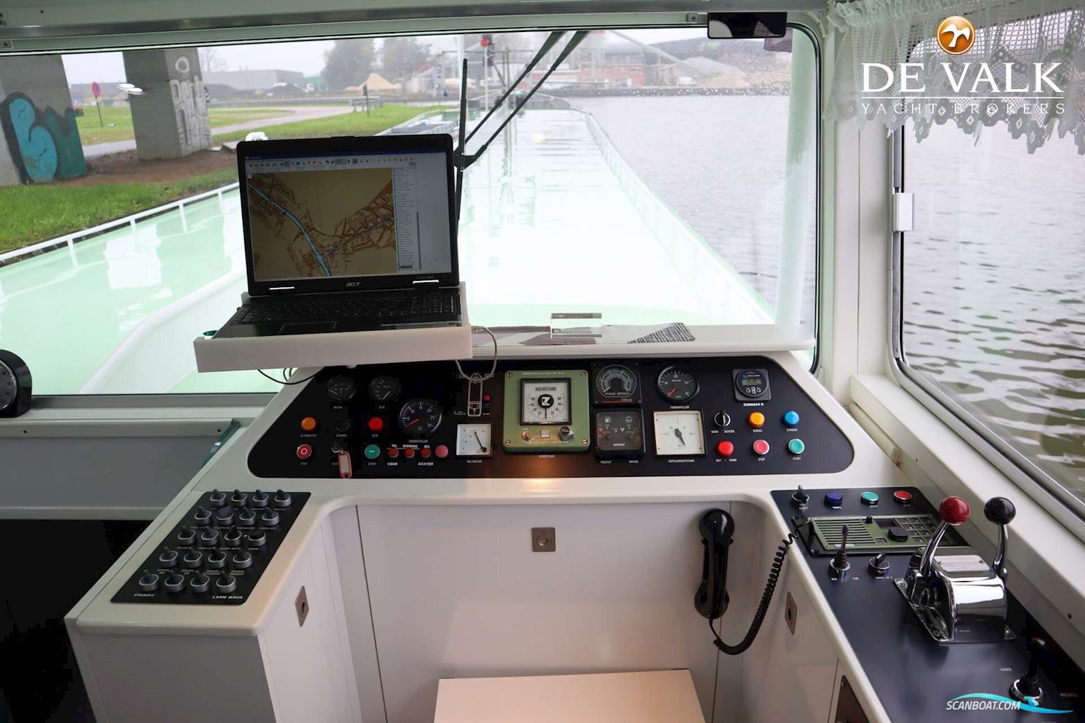 Sailing Houseboat 32M