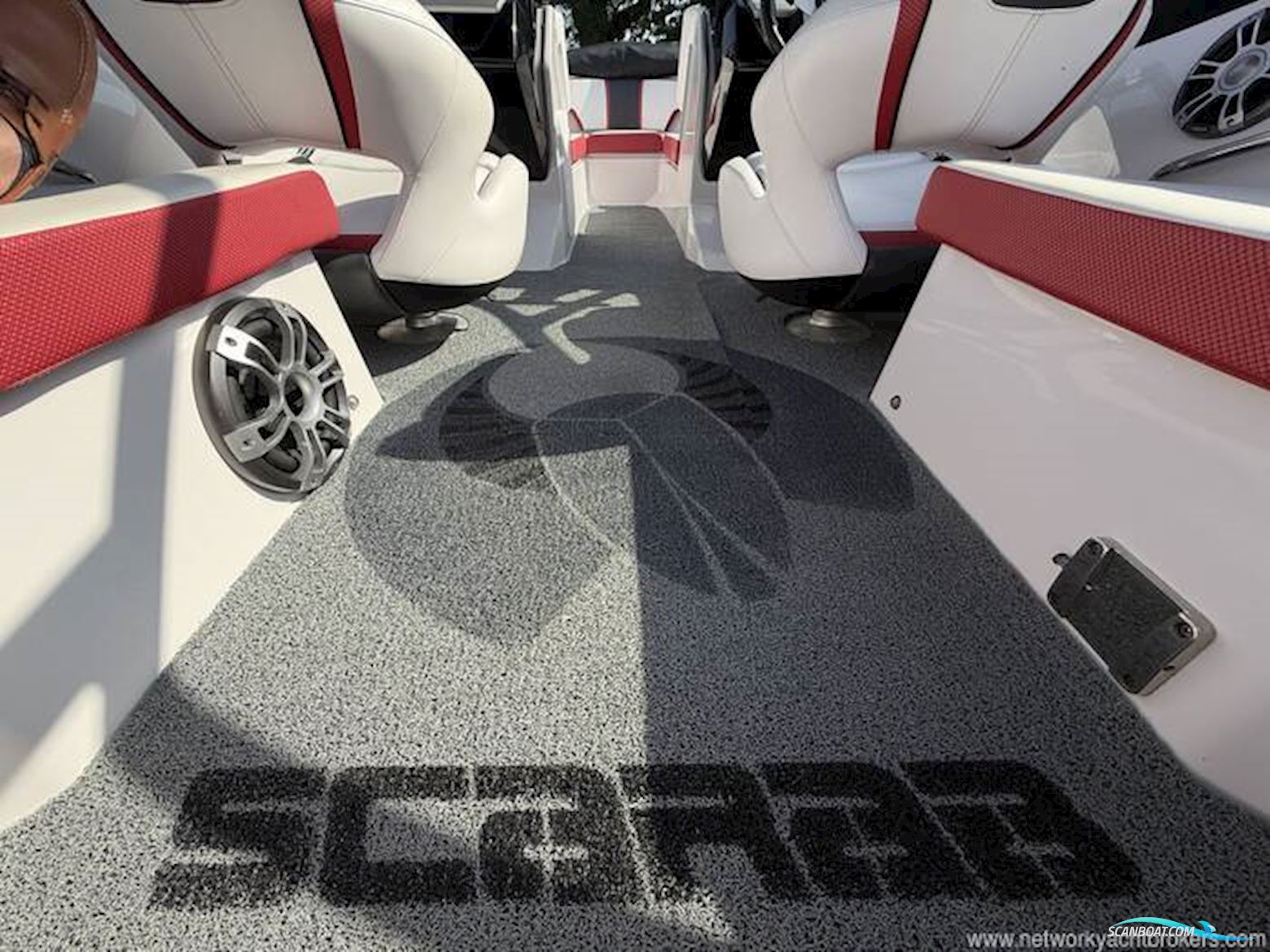 Scarab 215