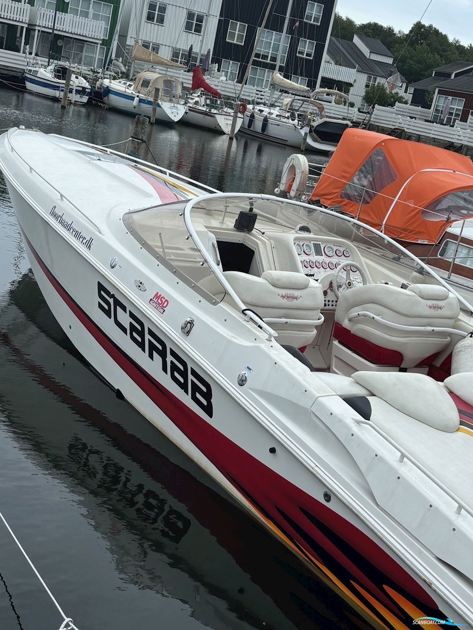 Scarab 33 Avs 2 x 500 HK.