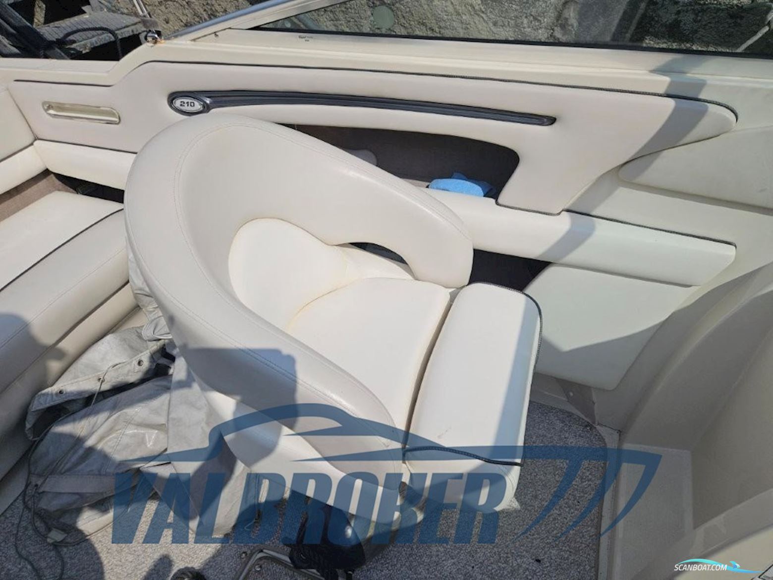 Sea Ray 210 Overnighter