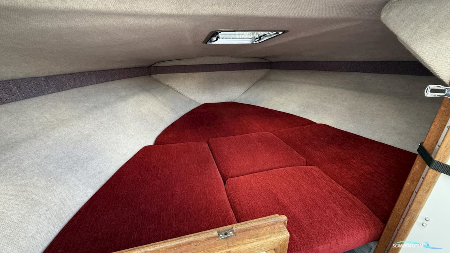 Sea Ray 220 OVERNIGHTER