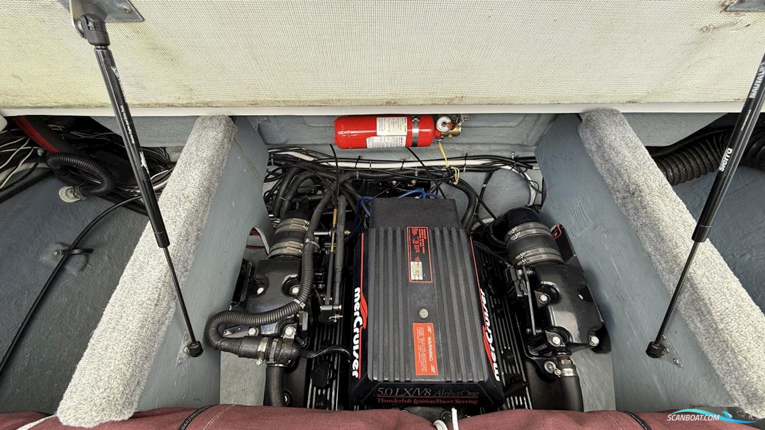 Sea Ray 220 OVERNIGHTER