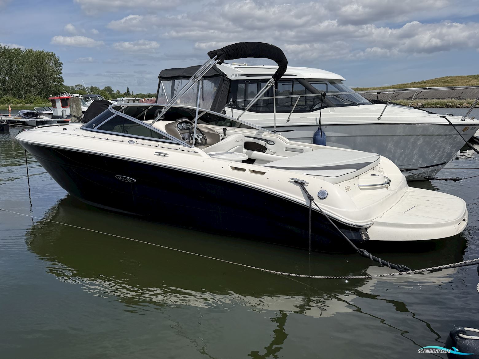 Sea Ray 220 Sun Sport Motorboten 2007, met Mercruiser 5,0 V8 MPI motor, Denemarken