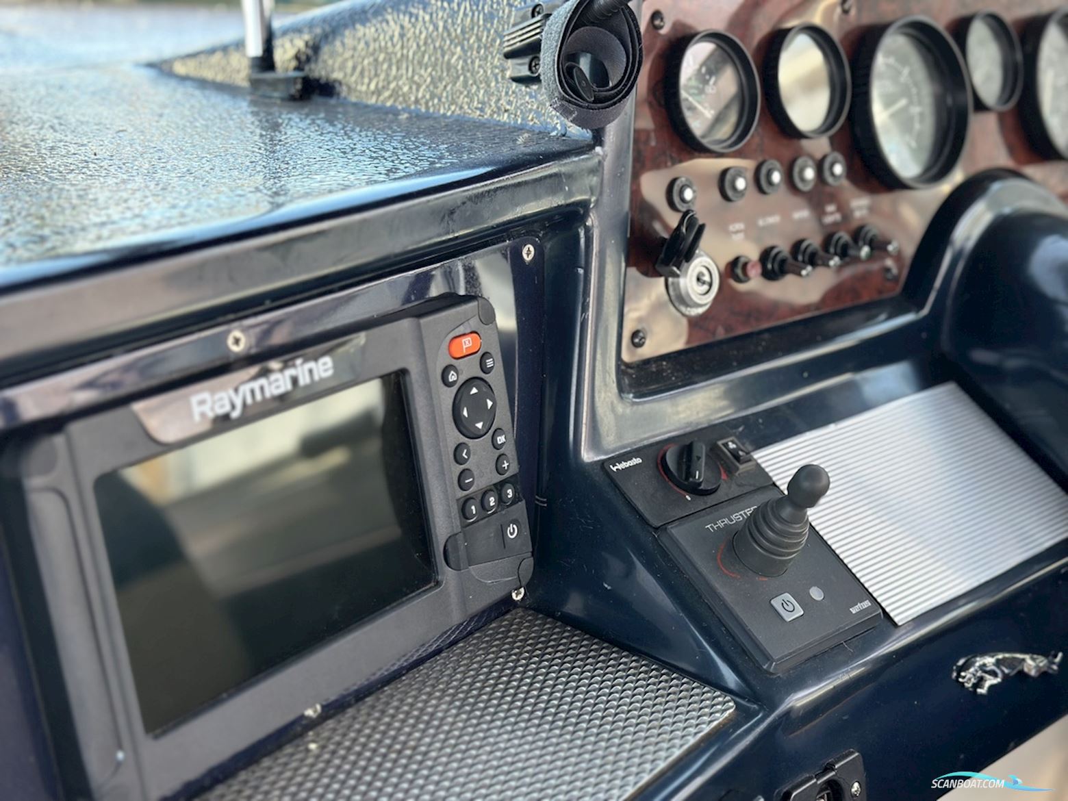 Sea Ray 220DA