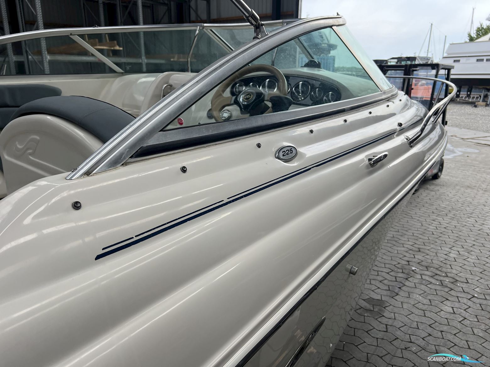Sea Ray 225 weekender