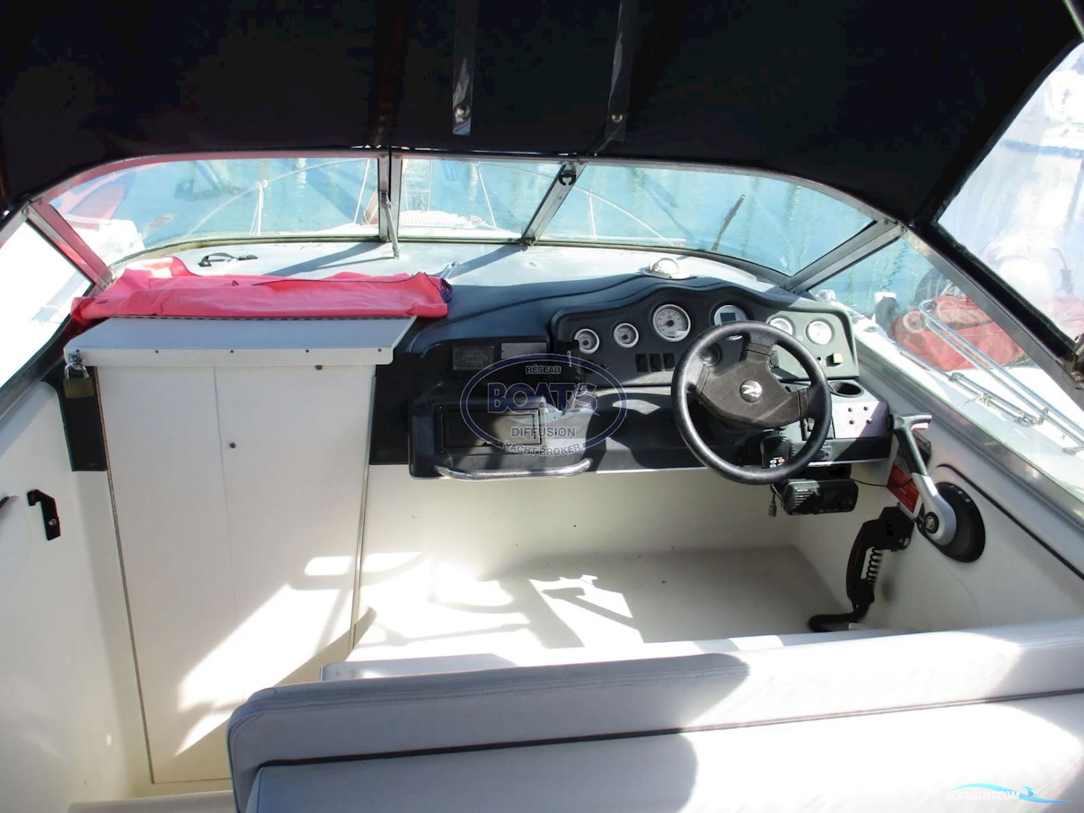 Sea Ray 230