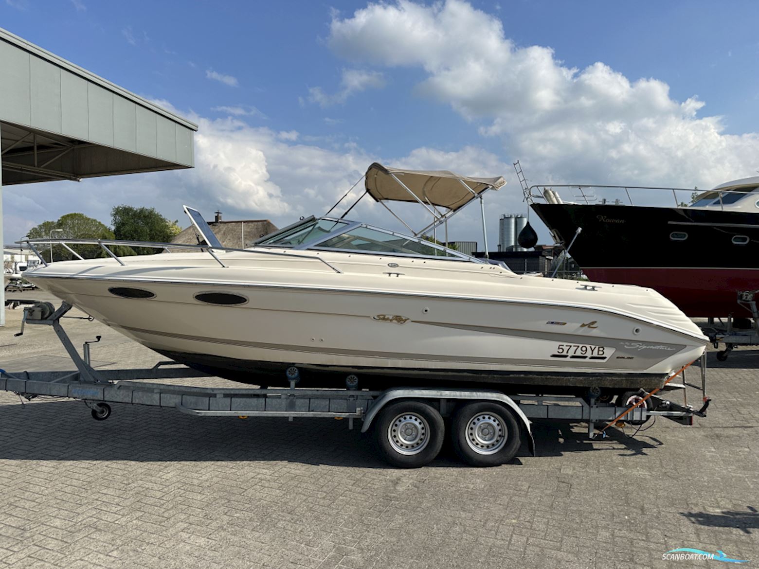 Sea Ray 230 Signature