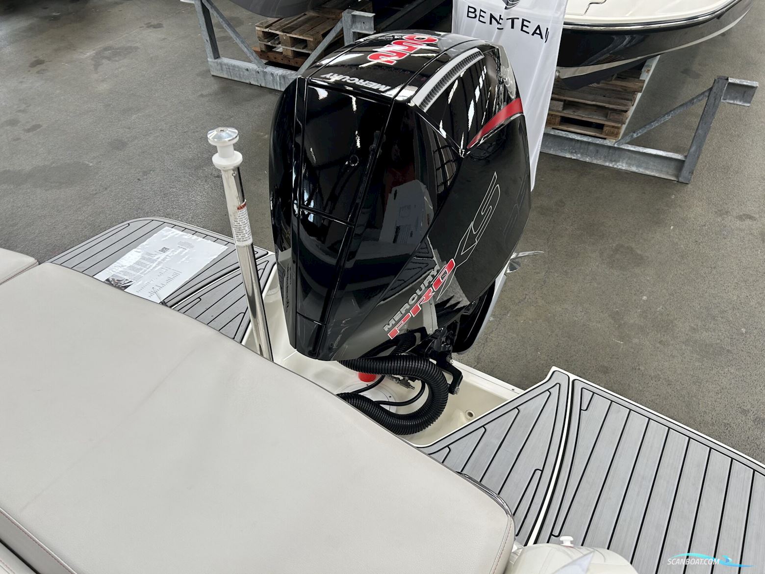 Sea Ray 230 SPX