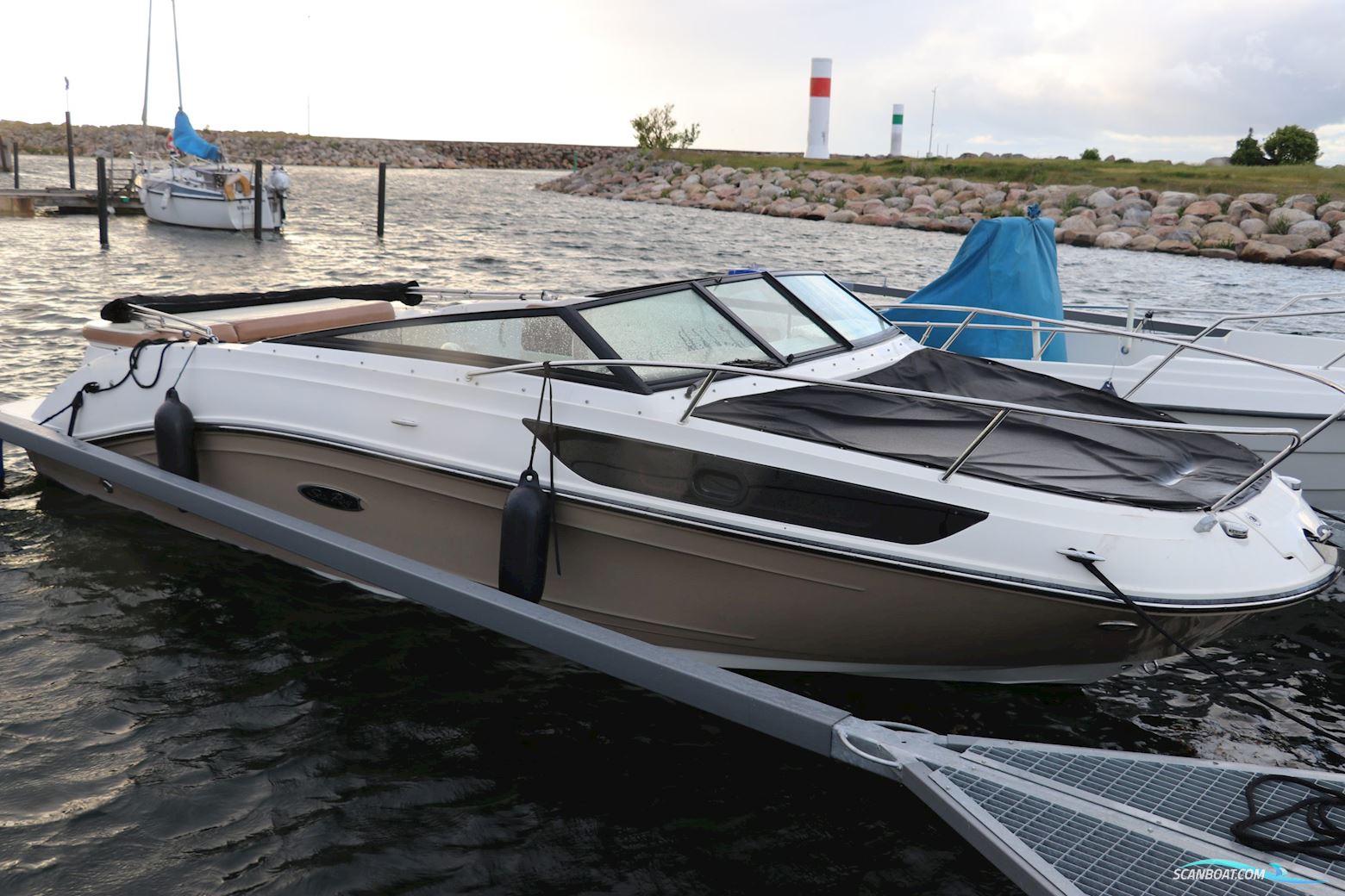 Sea Ray 230 Sun Sport Motorboten 2017, met Mercruiser 4.5 Mpi 250 HP/184 KW - Sterndrive Bravo 3 motor, Sweden