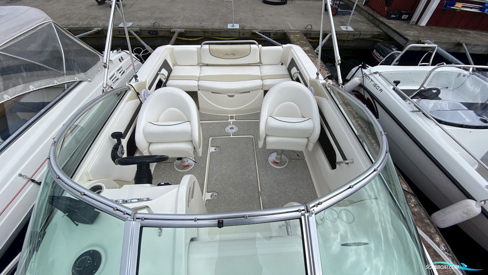 Sea Ray 235 WEEKENDER