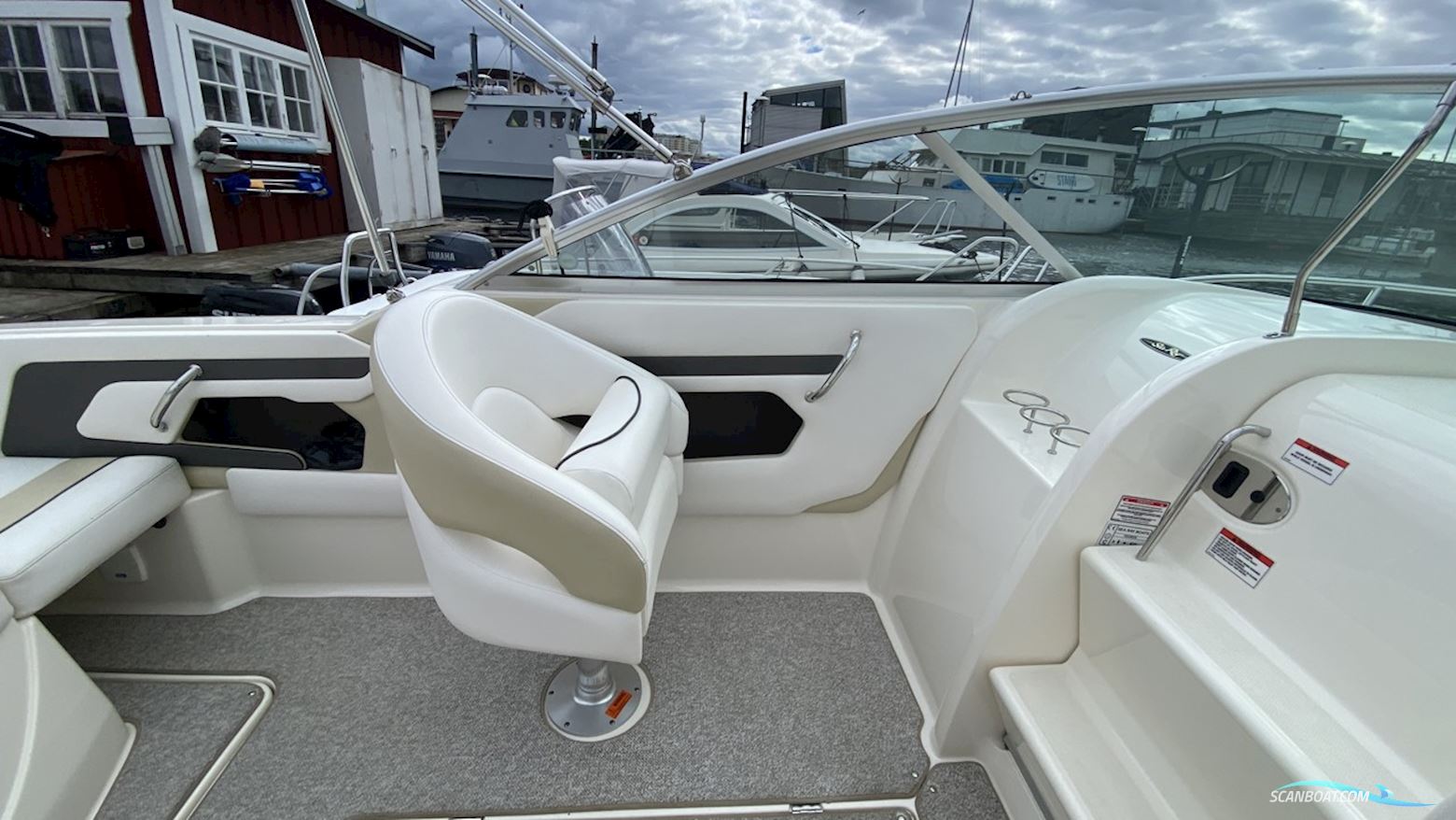 Sea Ray 235 WEEKENDER