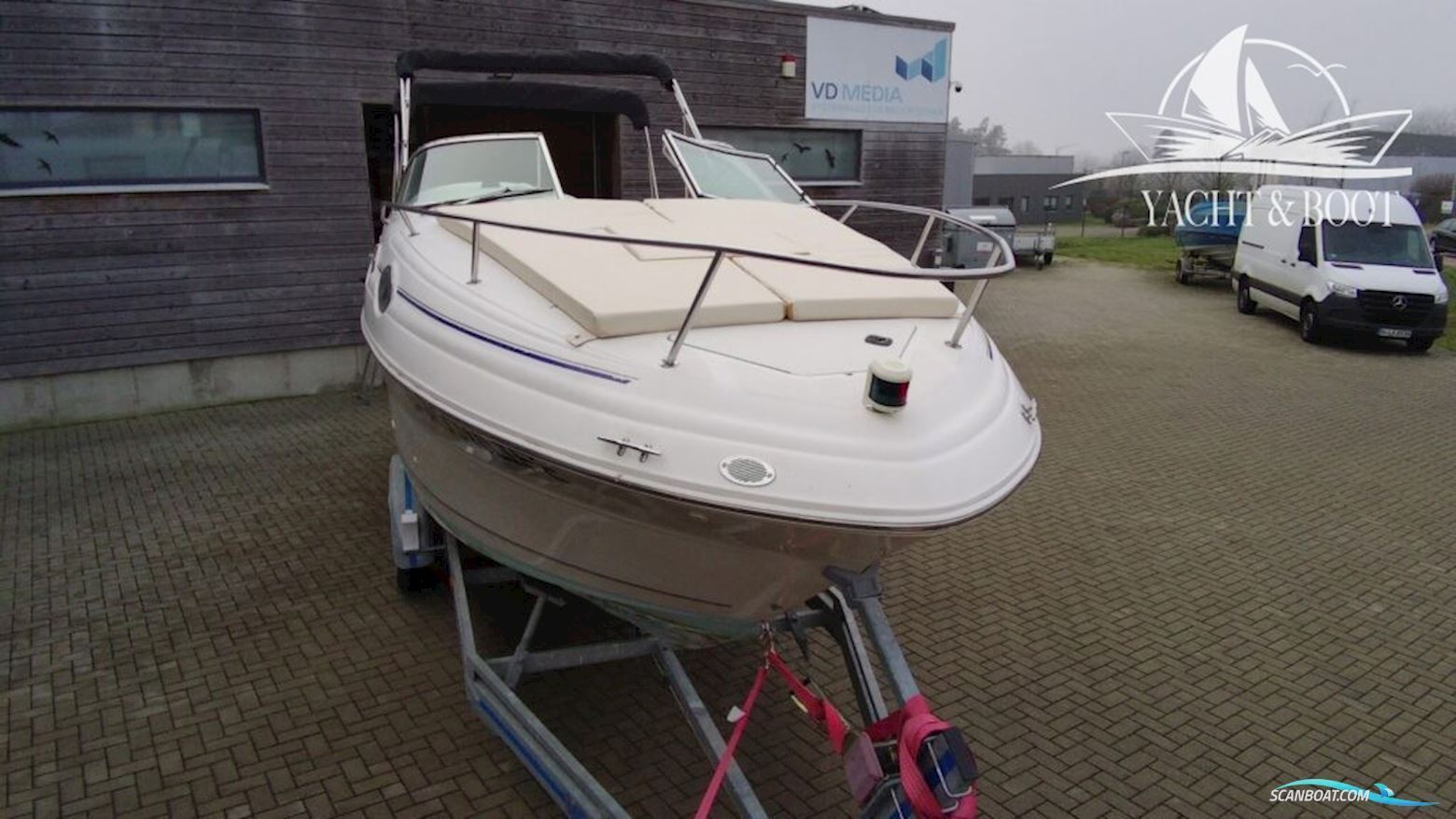 Sea Ray 240 DA Sundancer