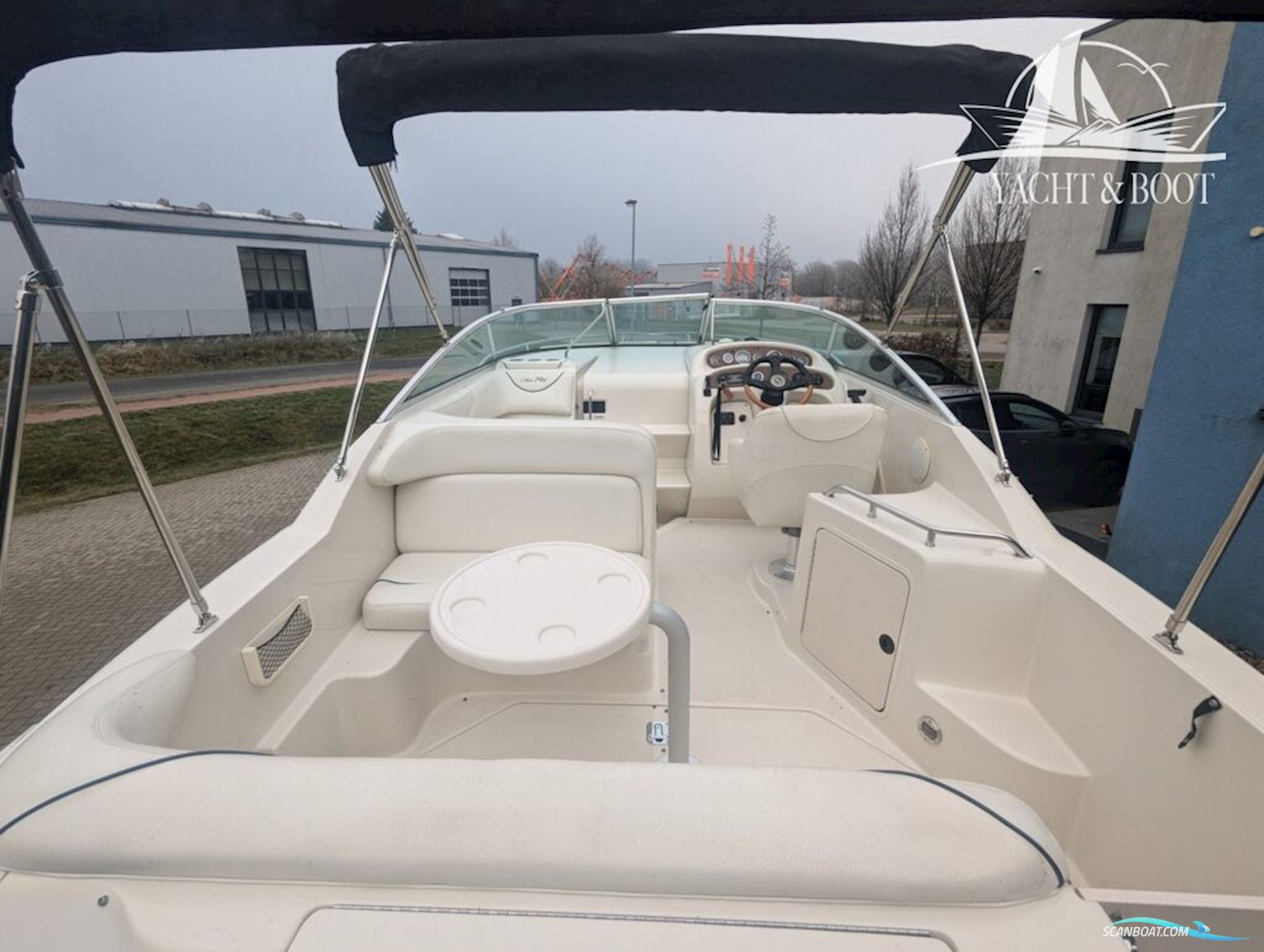 Sea Ray 240 DA Sundancer