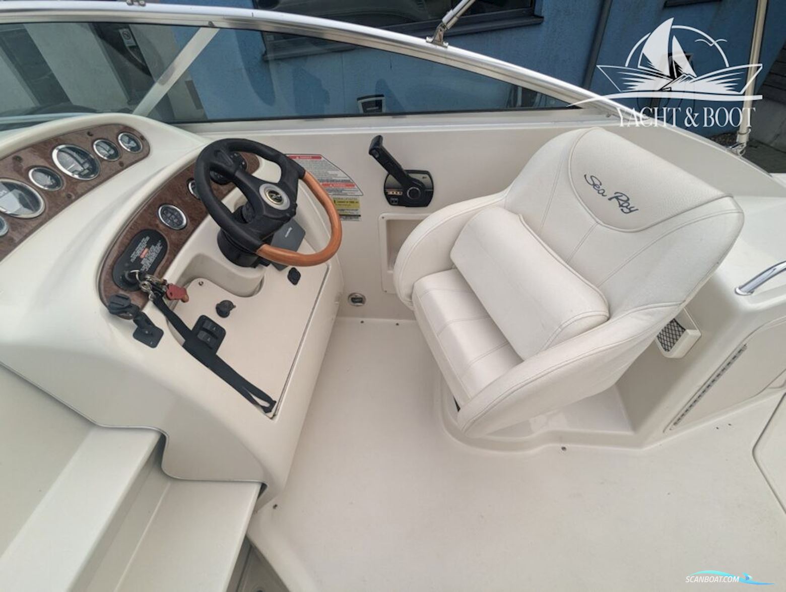 Sea Ray 240 DA Sundancer