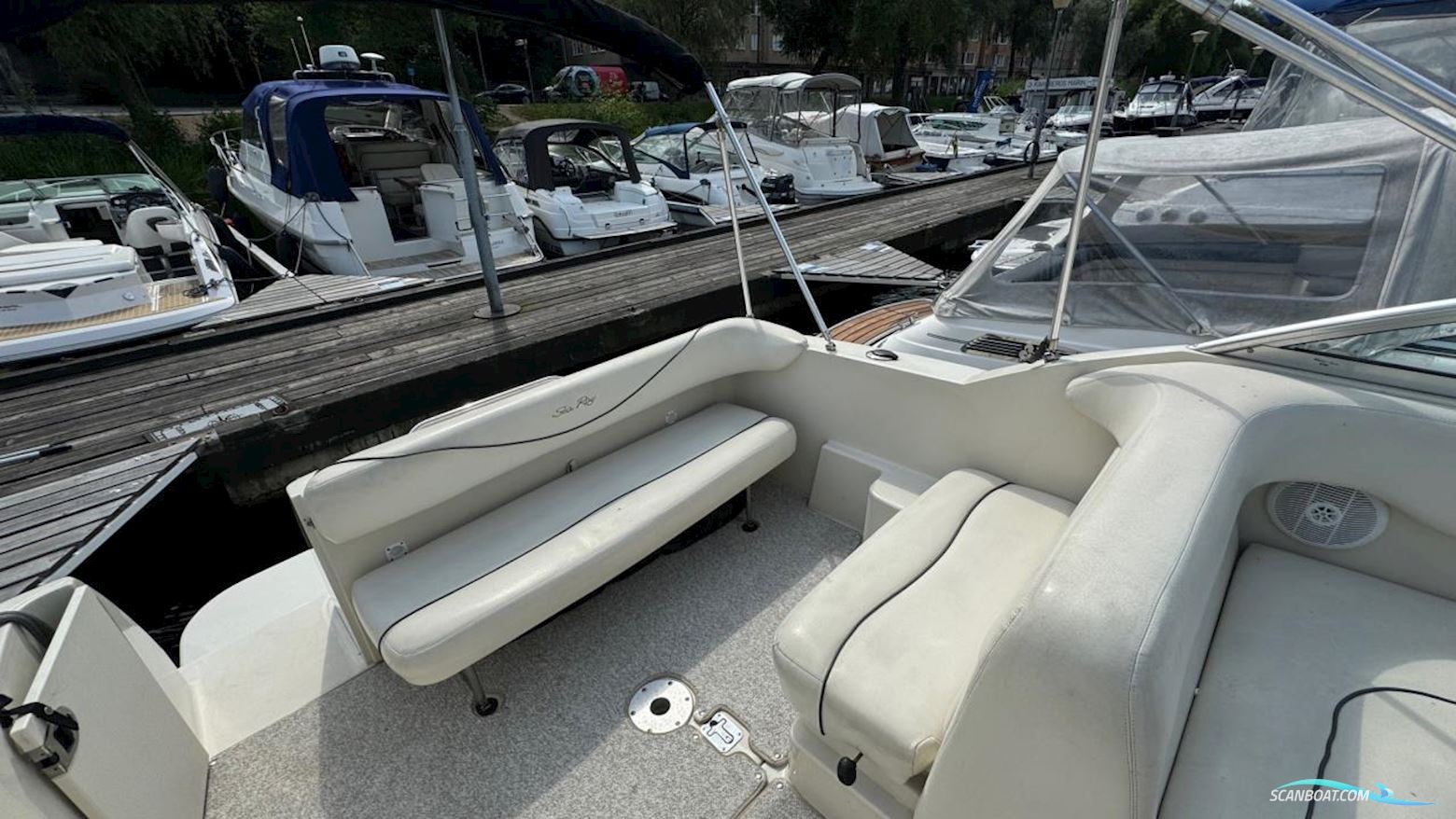 Sea Ray 240 SUNDANCER