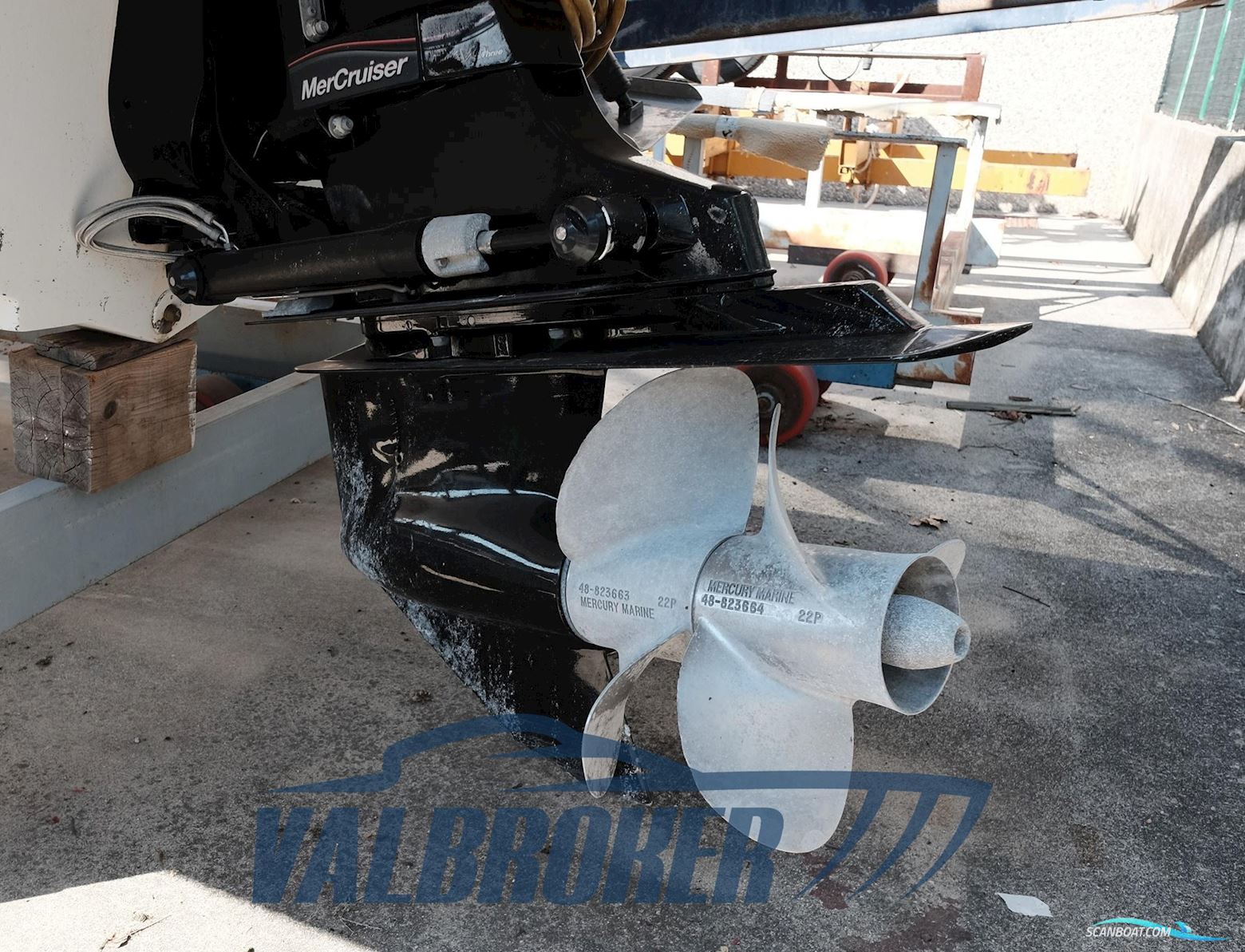 Sea Ray 255 DA Sundancer