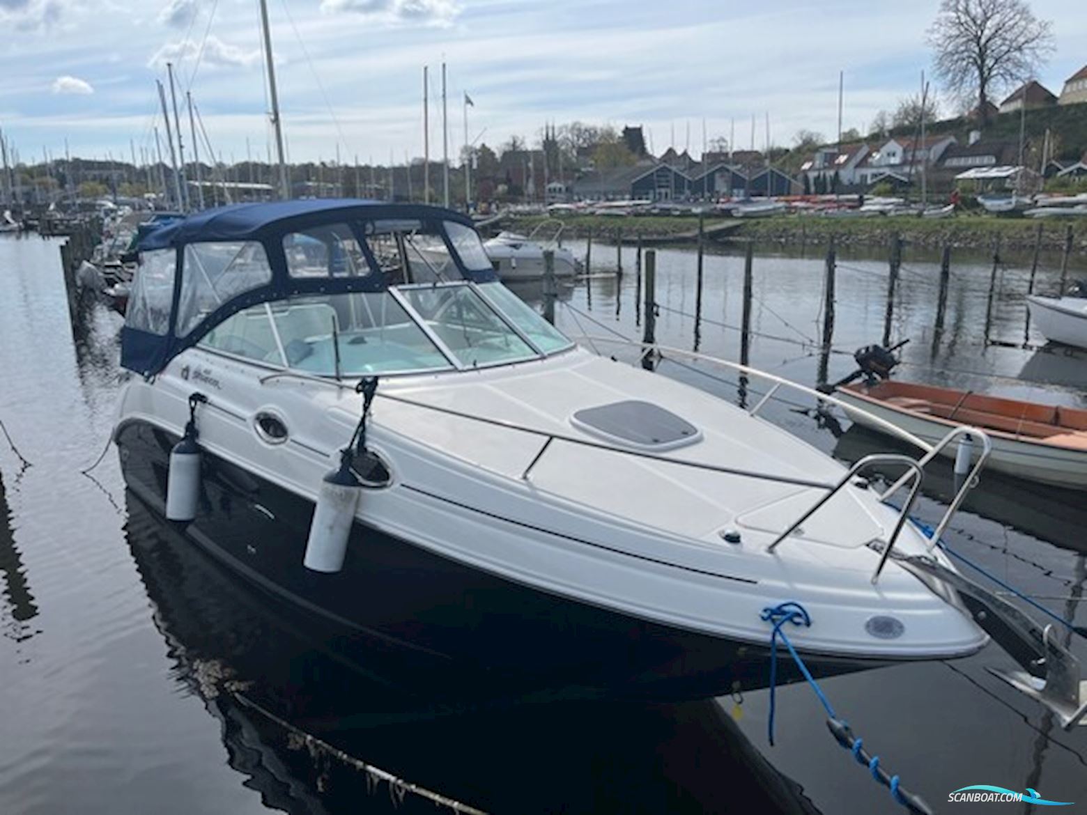 Sea-Ray 255 Sundanser ( Ligger i Roskilde ) (Sat 10.000,- Ned ) Motorboten 2009, met Mercruiser motor, Denemarken