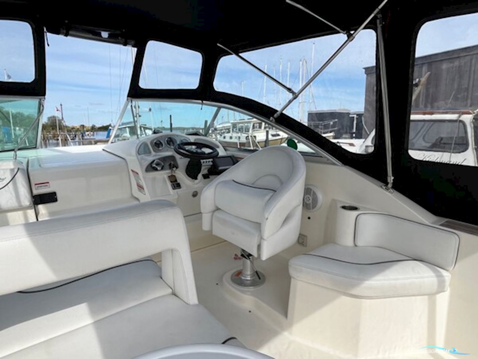 Sea-Ray 255 Sundanser ( Ligger i Roskilde ) (Sat 10.000,- Ned )