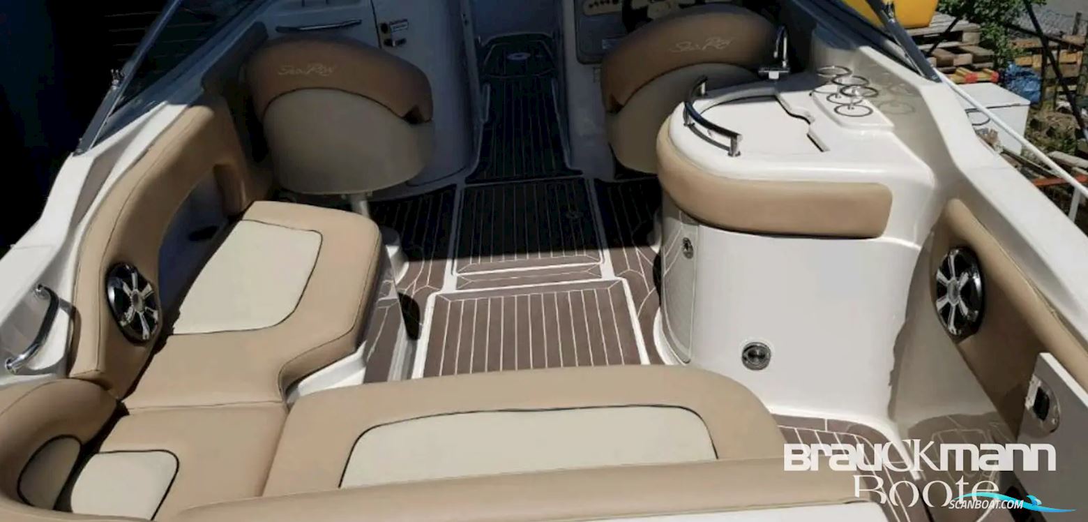 Sea Ray 270 Sundeck
