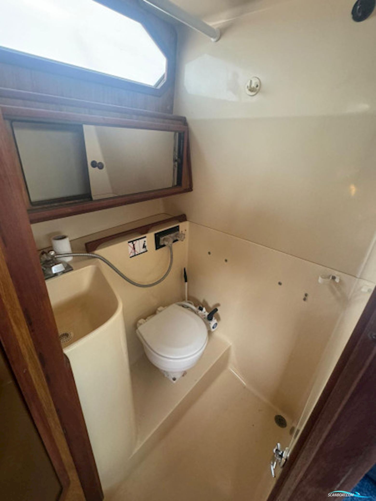 Sea Ray 300 Express Cruiser
