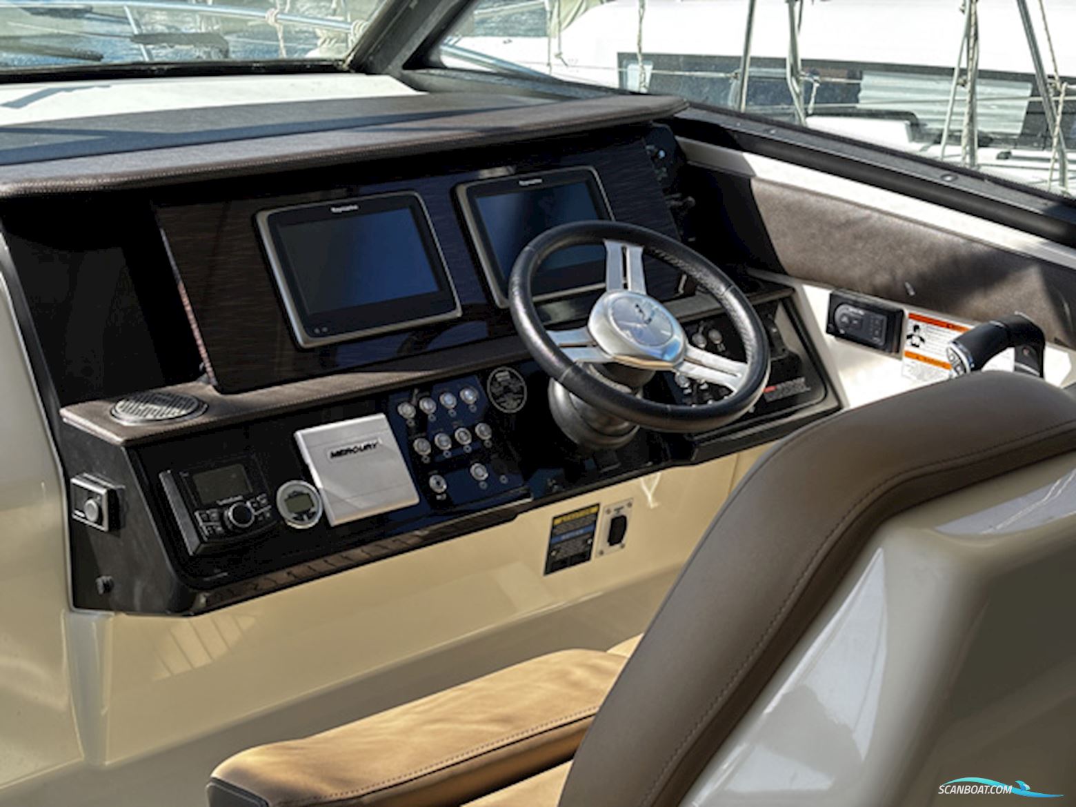 Sea Ray 320