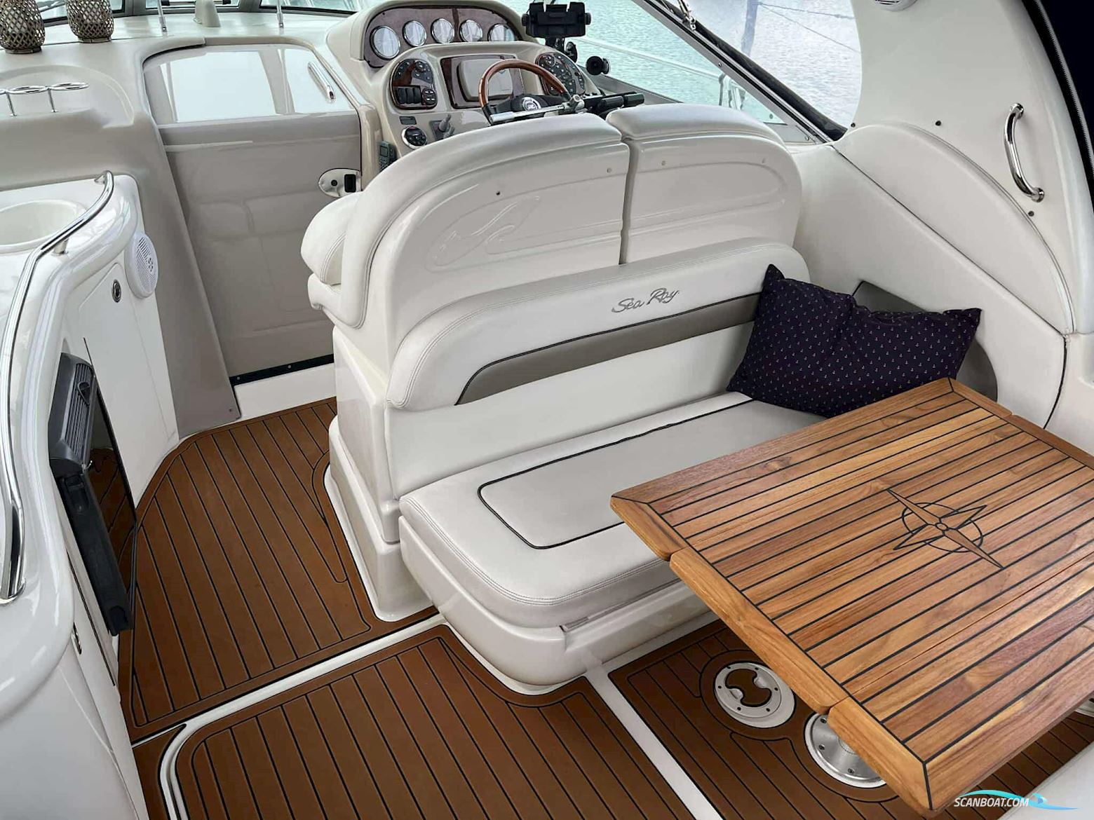 Sea Ray 335 Sundancer