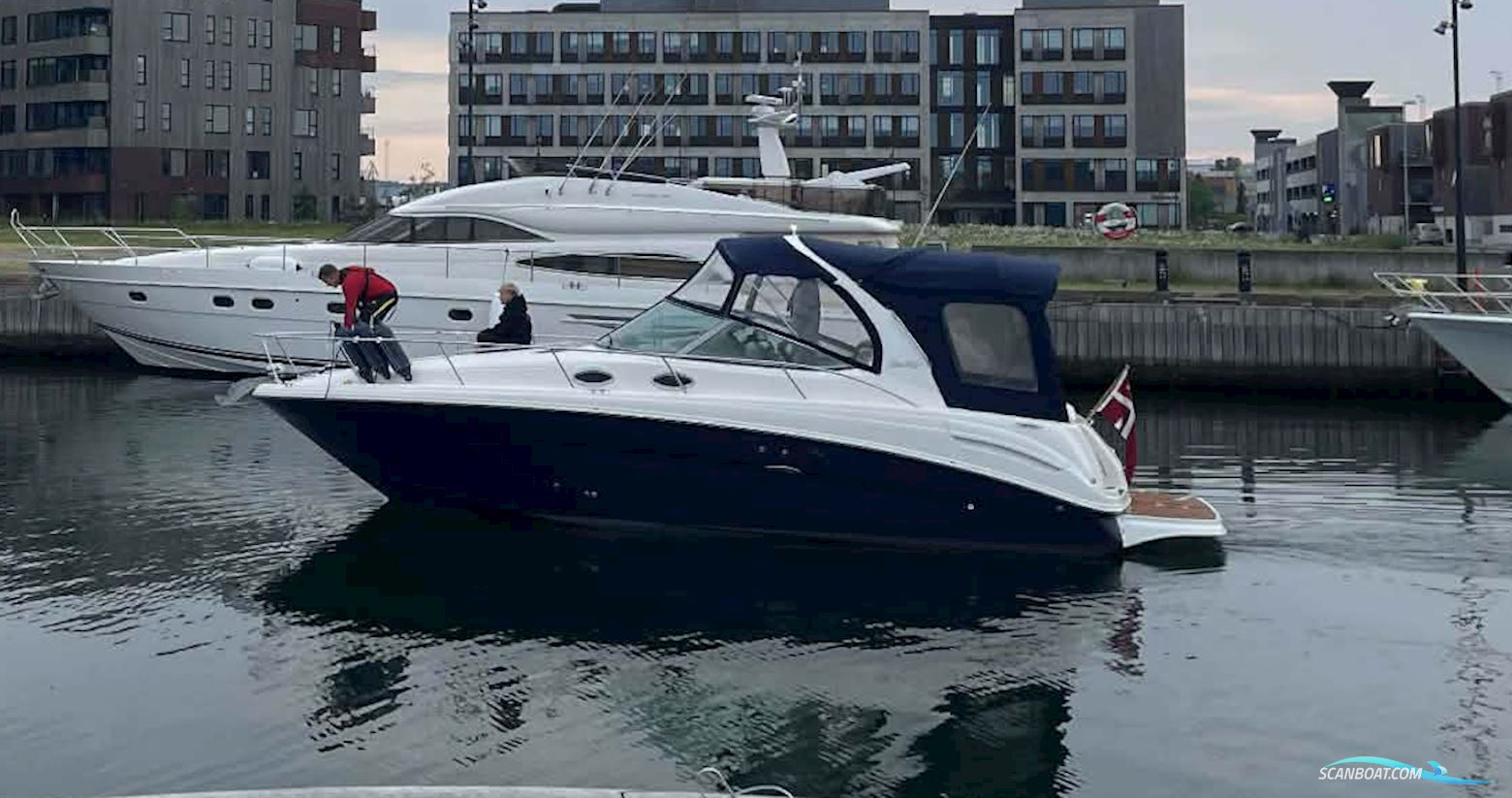 Sea Ray 335 Sundancer Motorboten 2006, met Mercruiser motor, Denemarken