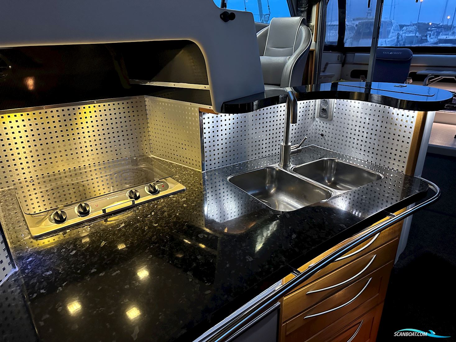 Sea Ray 340 Sedan Bridge