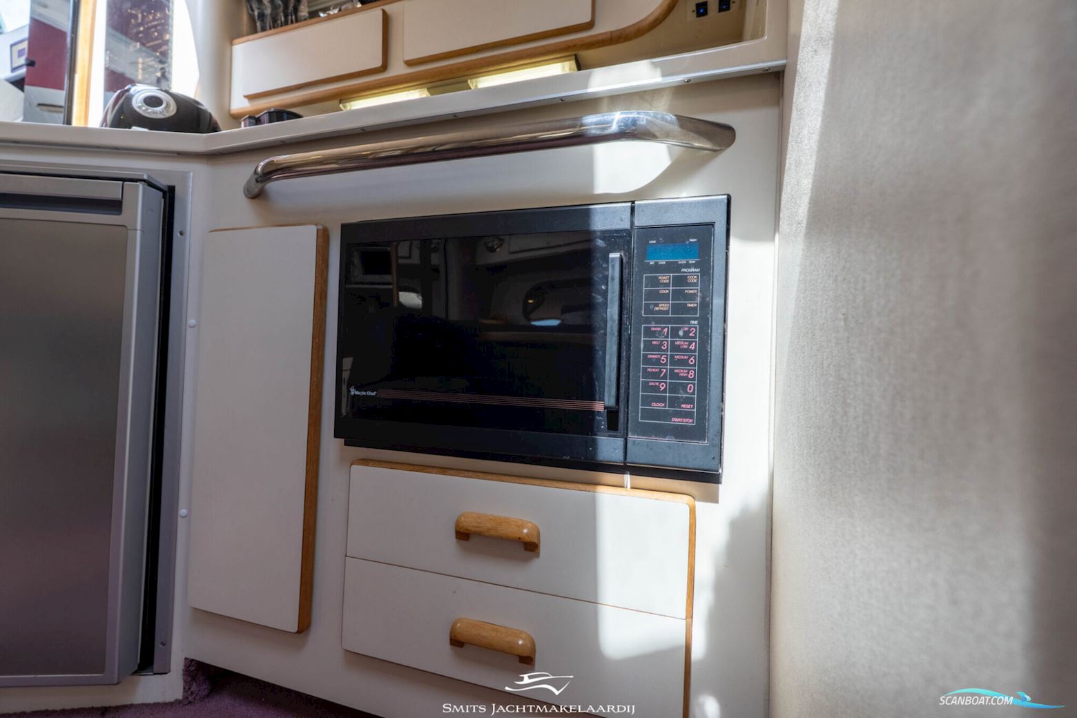 Sea Ray 370 Express Cruiser