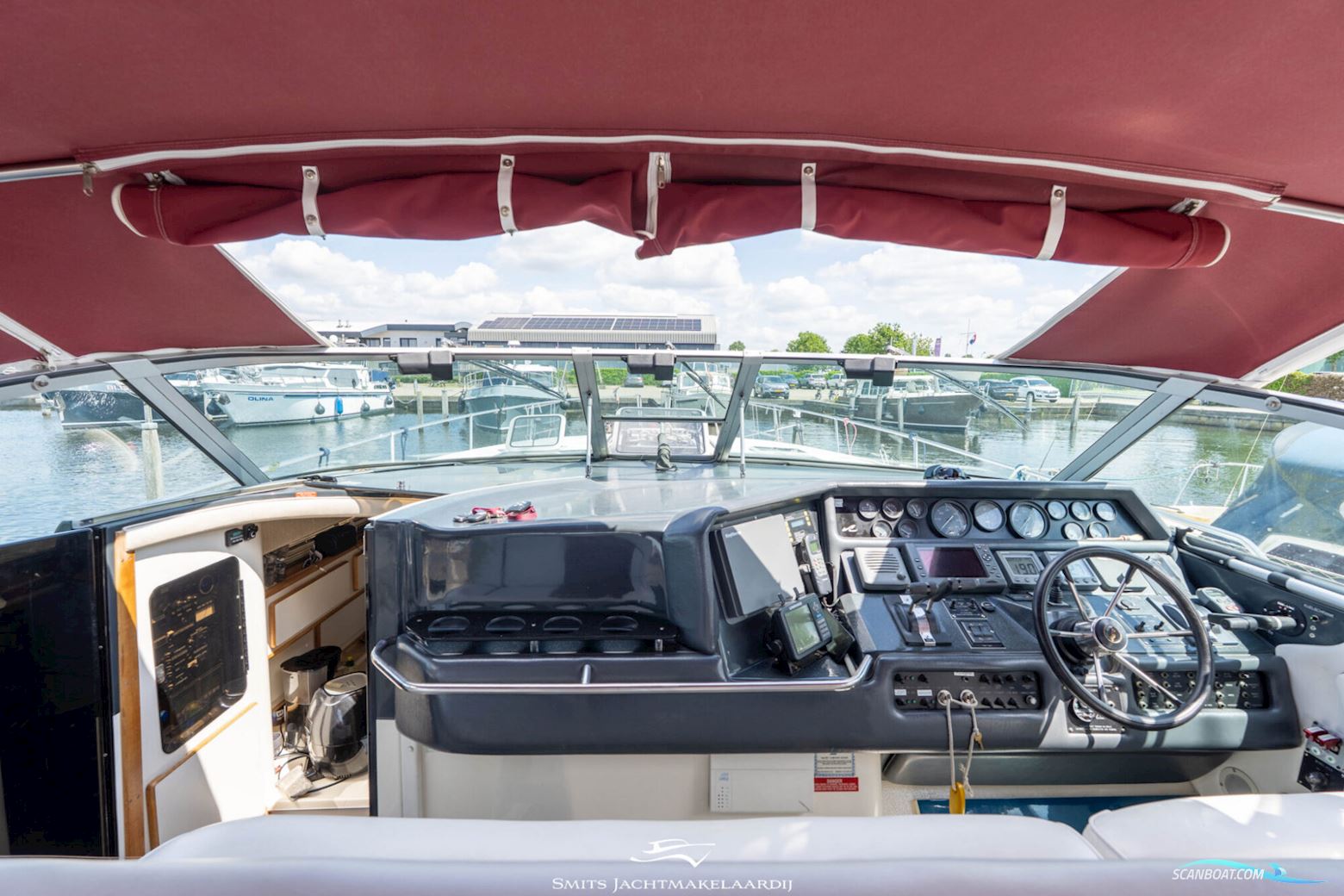 Sea Ray 370 Express Cruiser