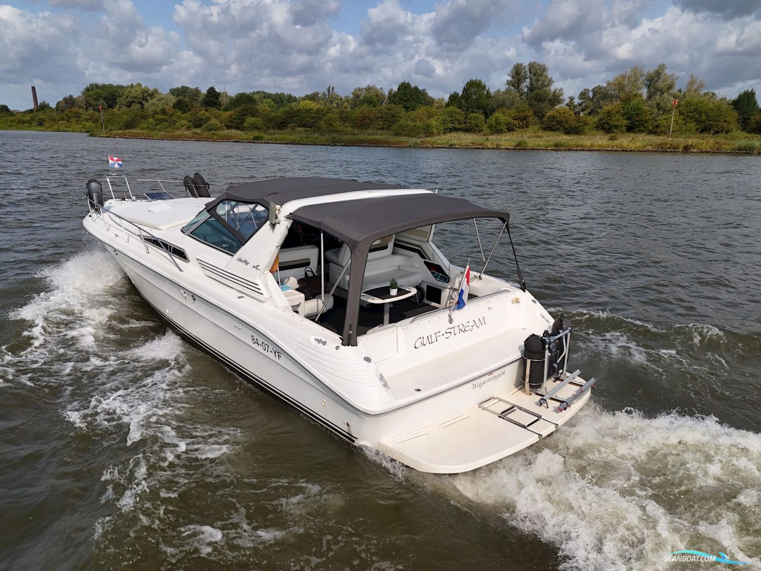 Sea Ray 400 Express Cruiser