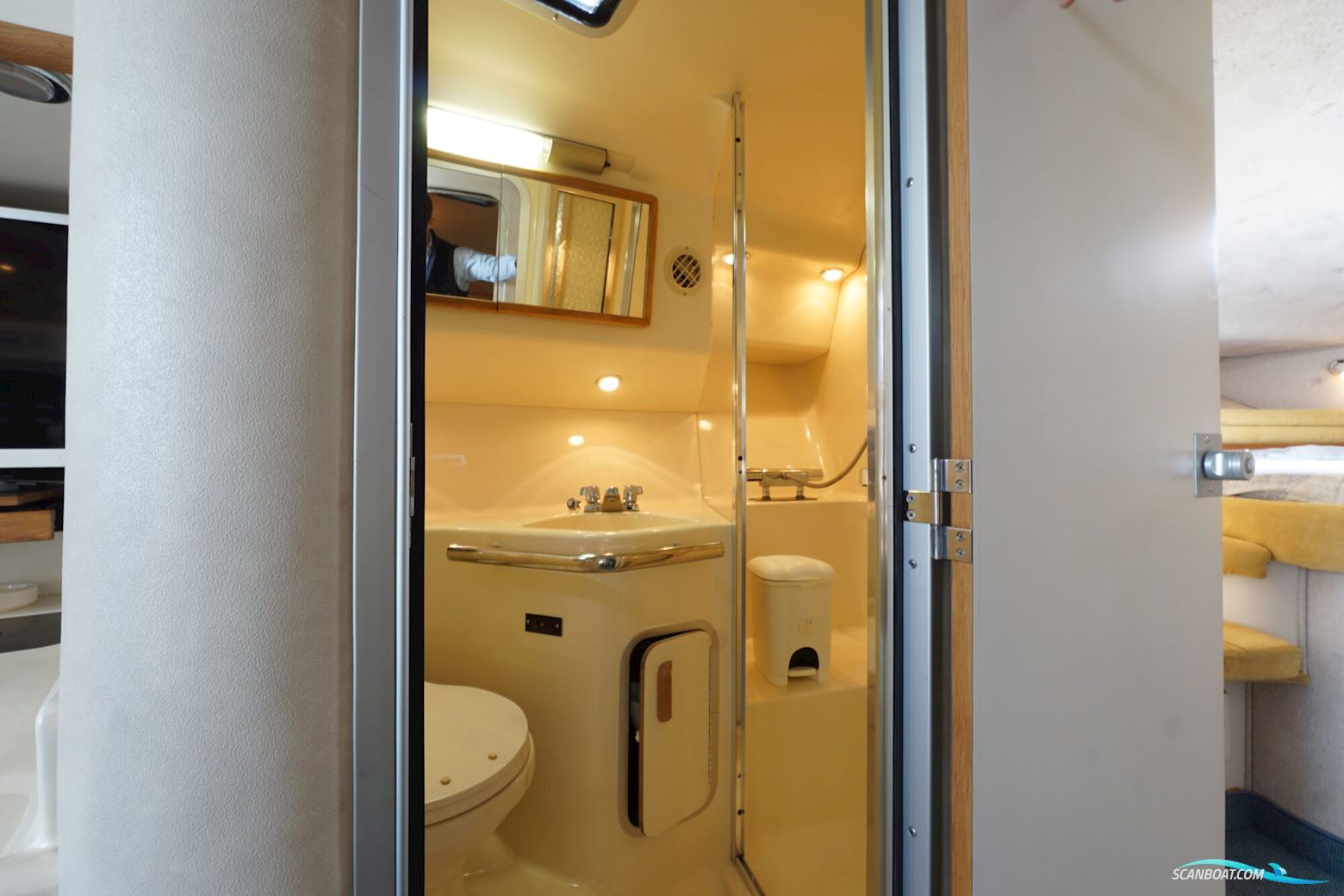 Sea Ray 400 Express Cruiser