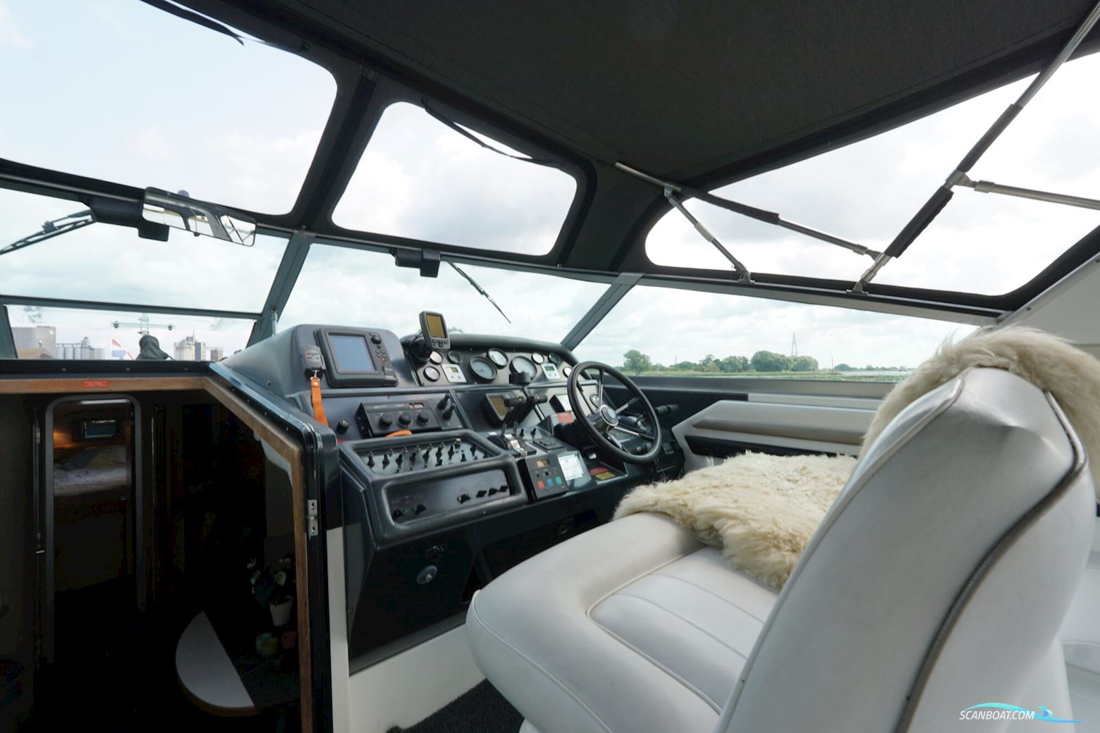 Sea Ray 400 Express Cruiser