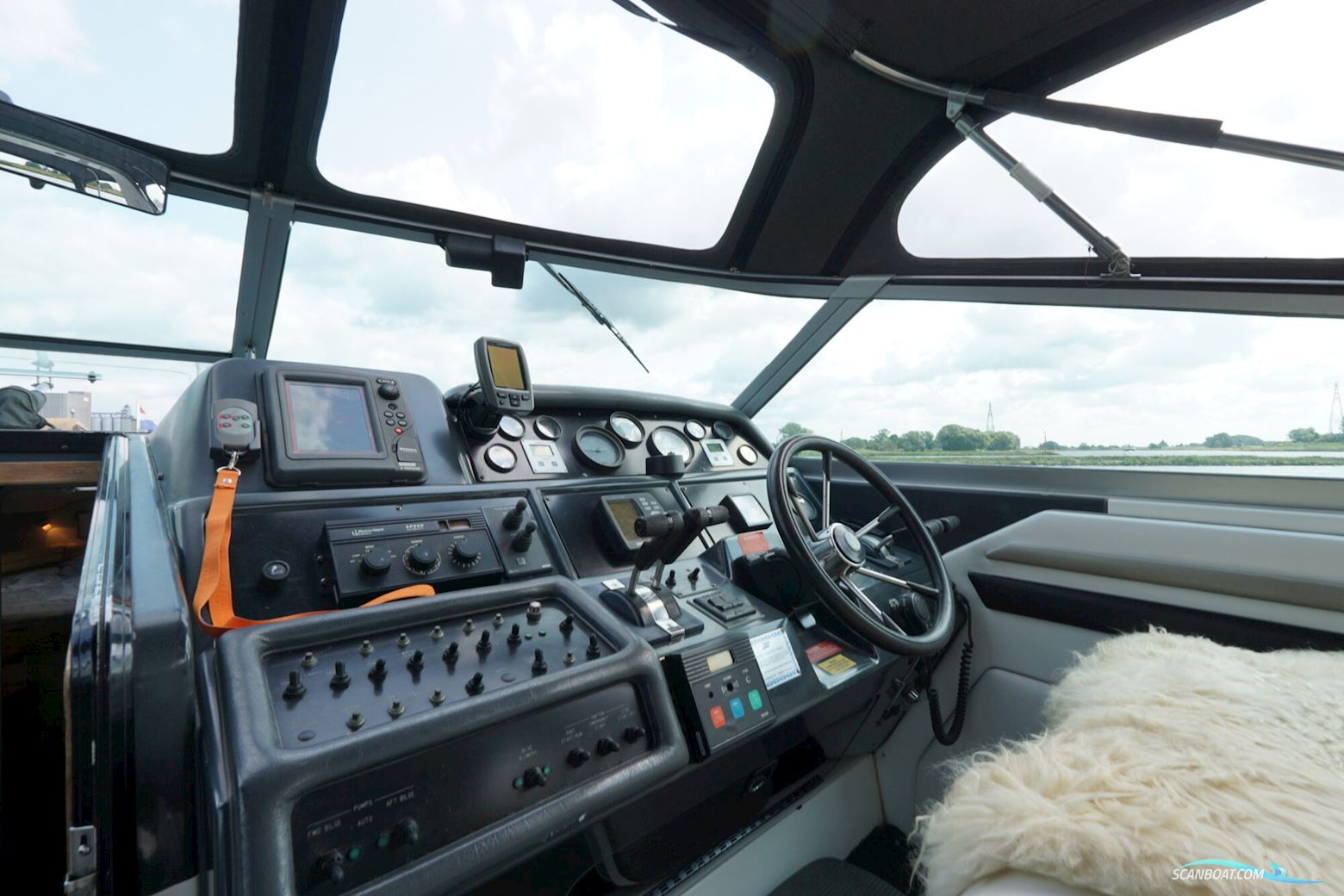 Sea Ray 400 Express Cruiser