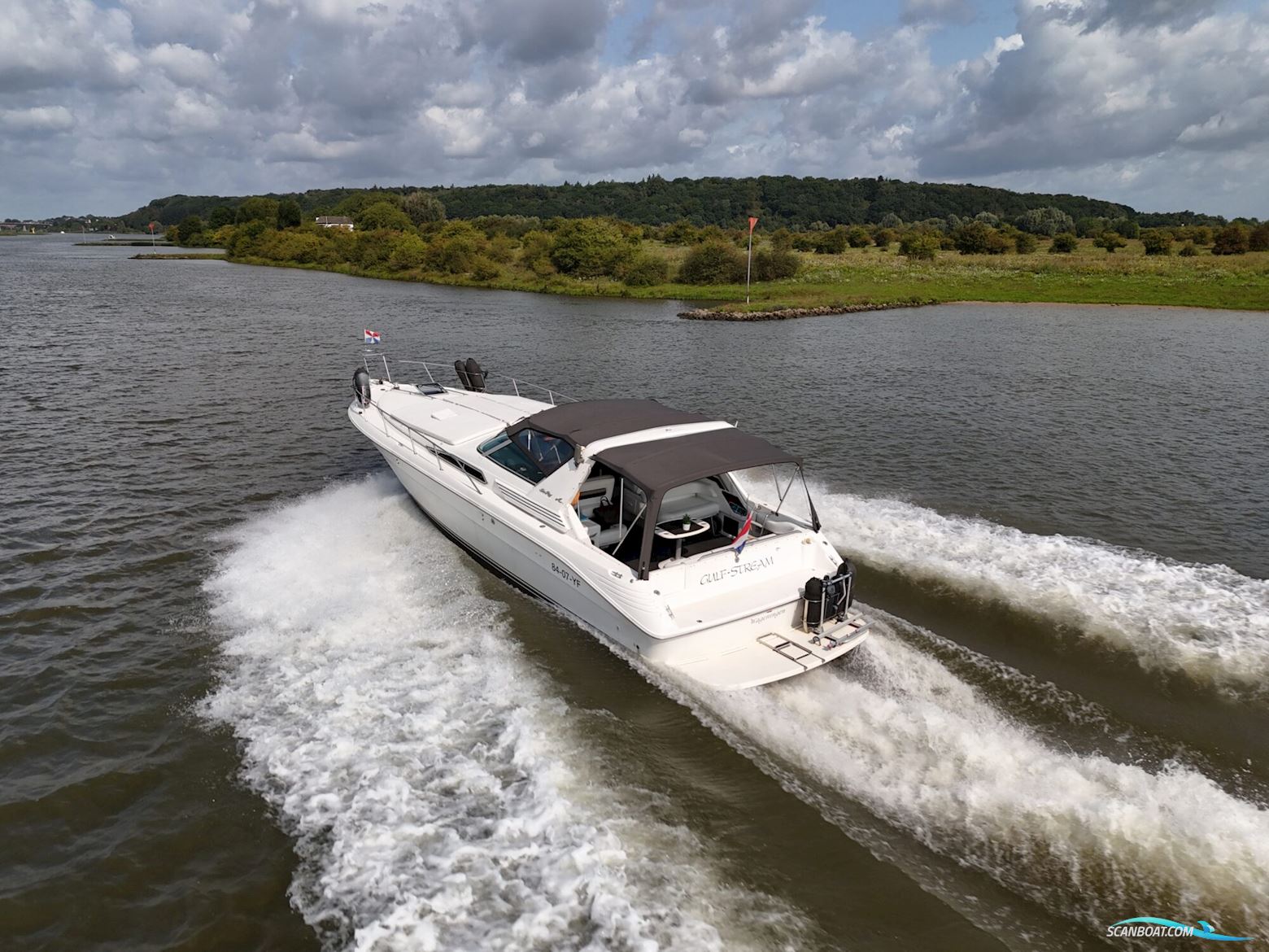 Sea Ray 400 Express Cruiser