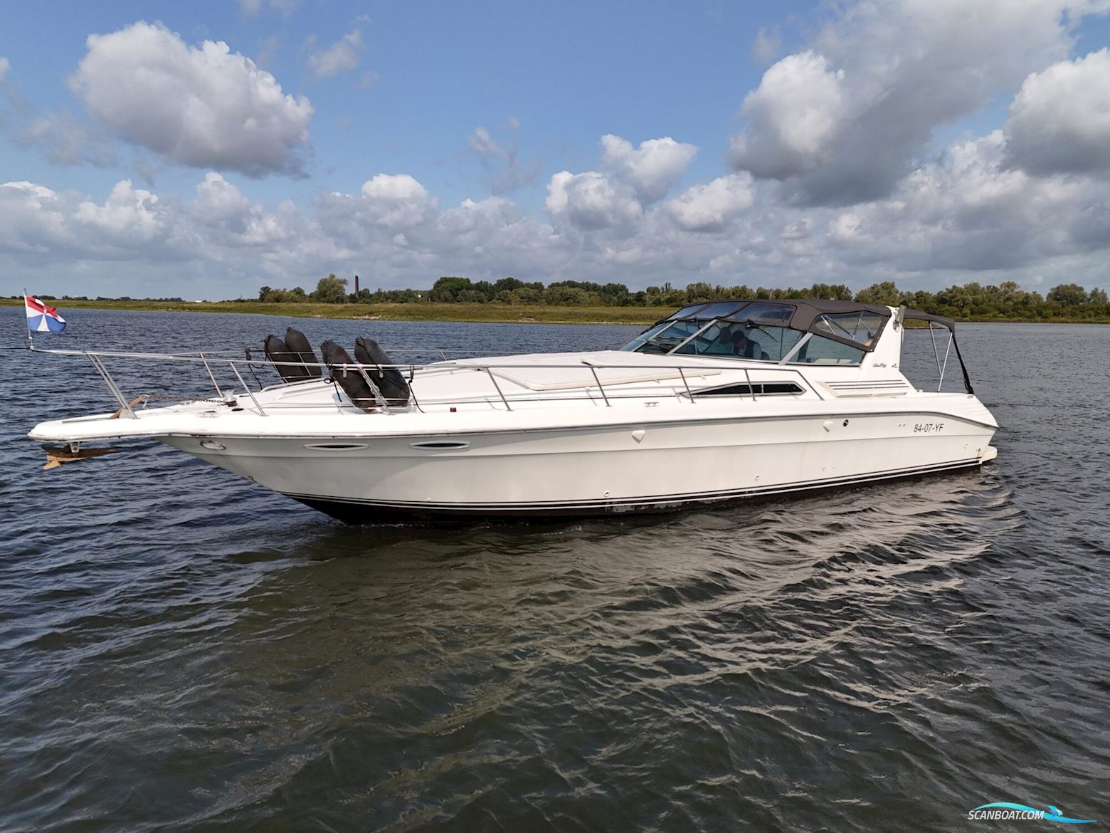 Sea Ray 400 Express Cruiser