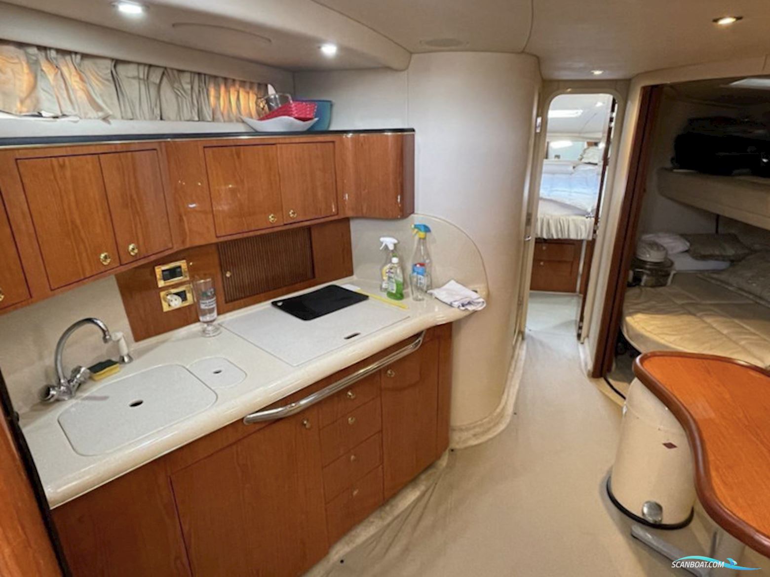 Sea Ray 410 Express Cruiser