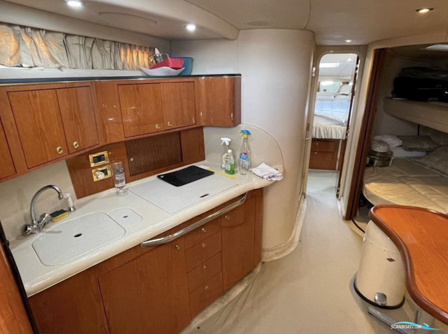 Sea Ray 410 Express Cruiser